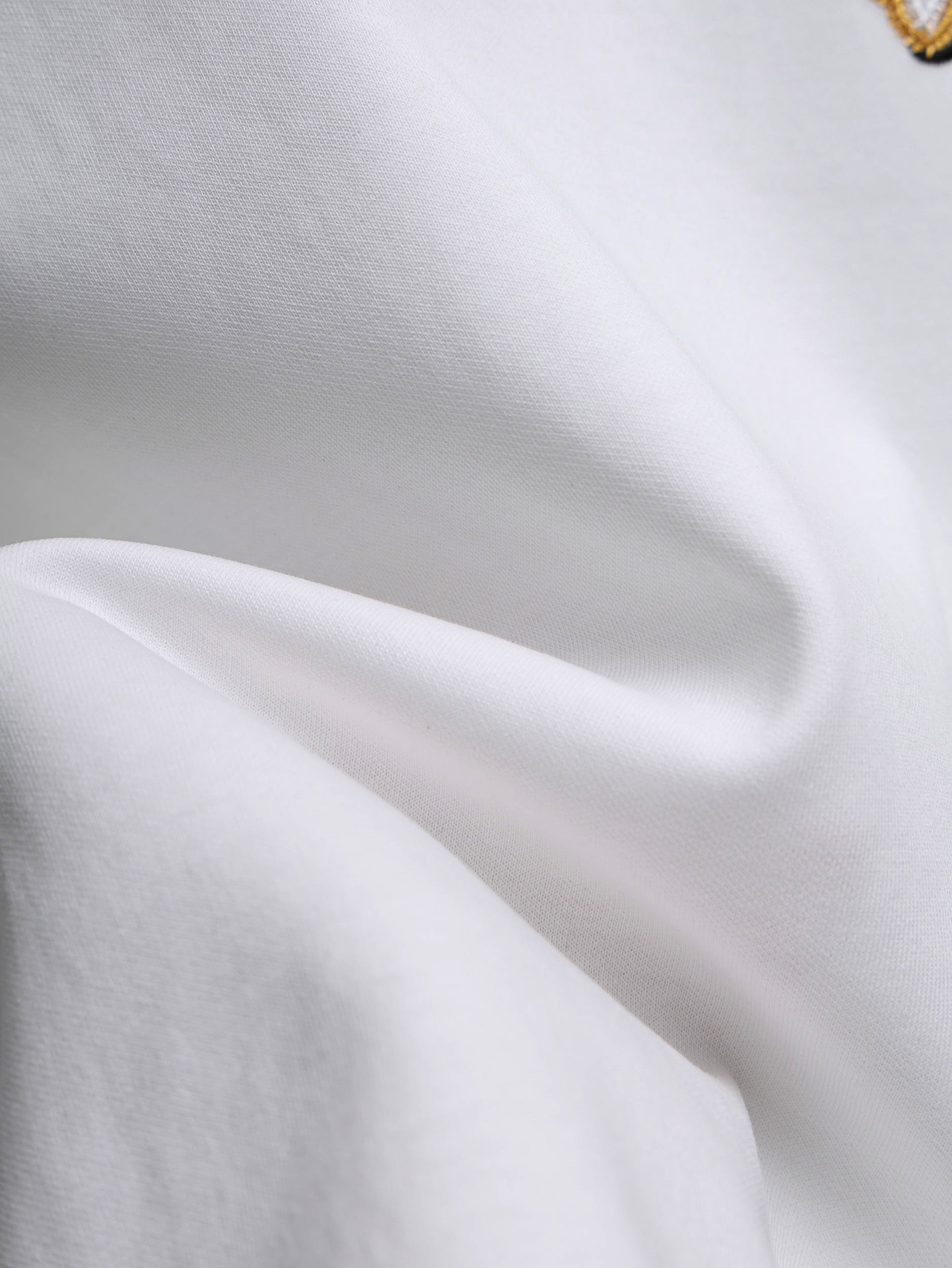 P80 LOUIS VUITTON*
2꯭0꯭2꯭5春夏款上新 ❤️ 
原⌚️高版本 
驴家lv 面料采用320克高密度纯棉 不变形 不缩水 
工艺介绍：双线走位  胸前采用进口绣花机刺绣绣＋后幅特种绣花
颜色：白色
SIZE：M-3XL