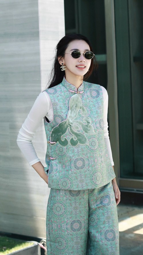 Embroidered Floral Vest with Oriental Design | Silk Blend | S-XL 1 Embroidered Floral Vest with Oriental Design | Silk Blend | S-XL