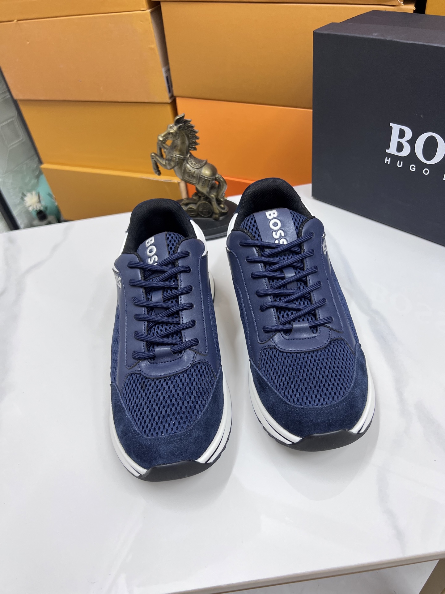 NO:351978,:【BOSS】The latest casual men's shoes, welcome 1:1 comparison, single style of BOSS Hong Kong counter casual shoes, counter quality, support inspection, high-quality workmanship, upper uses Italian imported timber cowhide, breathable sheepskin inner lining, original fashion sports sole, casual fashion, high-end quality, size 38-44. (order 45) s,,cowhide,sheepskin19860909:【BOSS】最新休闲男鞋,欢迎1:1对比,爆单款BOSS香港专柜休闲鞋,专柜品质,支持验货,优质做工,鞋面采用意大利进口胎牛皮 透气羊皮内里,原版时尚运动大底 ,休闲时尚,高端品质,码数38-44.（订45）s,,cowhide,sheepskin,Men's shoes