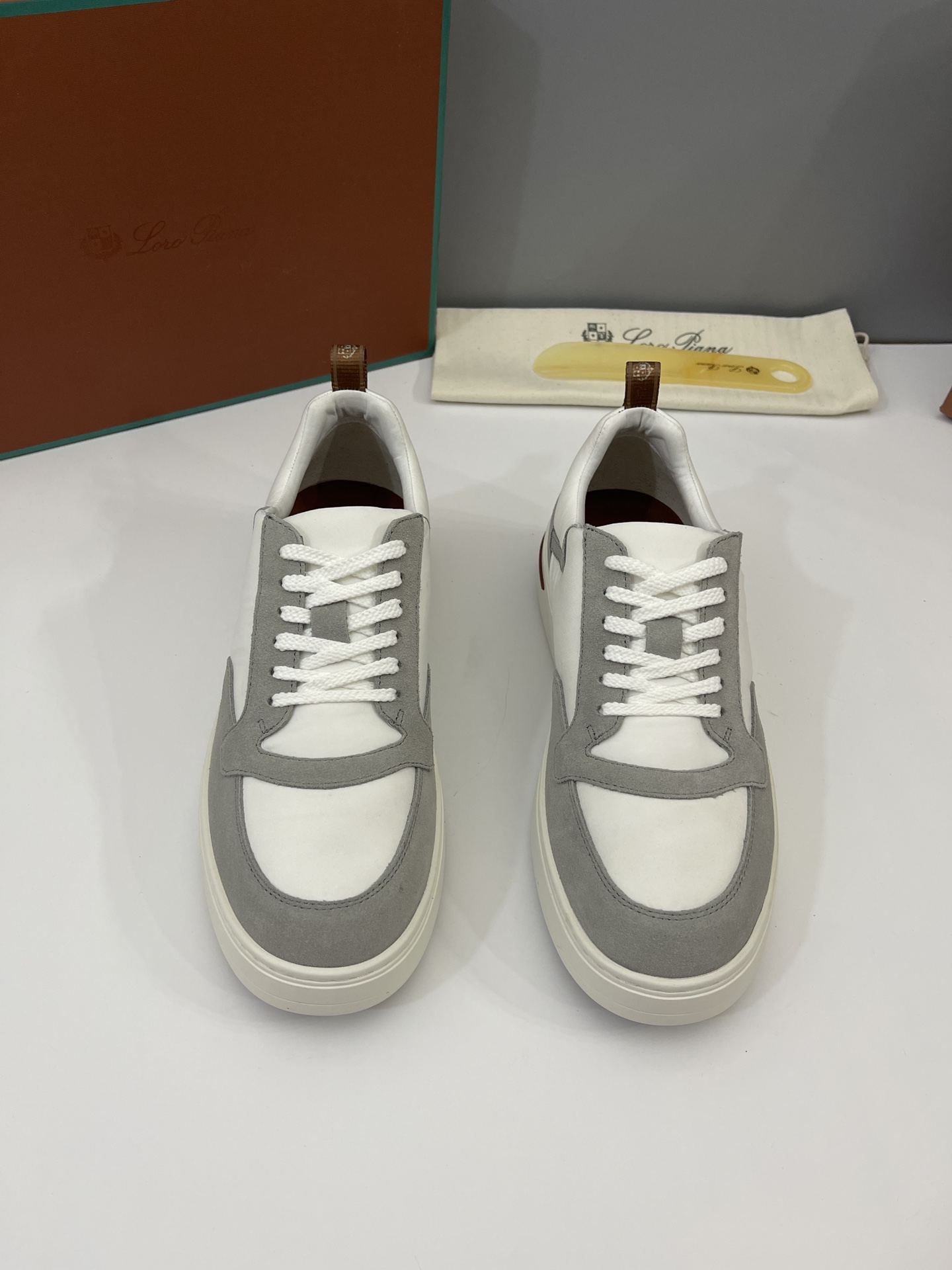 Precio de venta: Marca: loro piana/LP Yarda: 39/44 (45 46 47 a medida no retornable) Grado: Material
