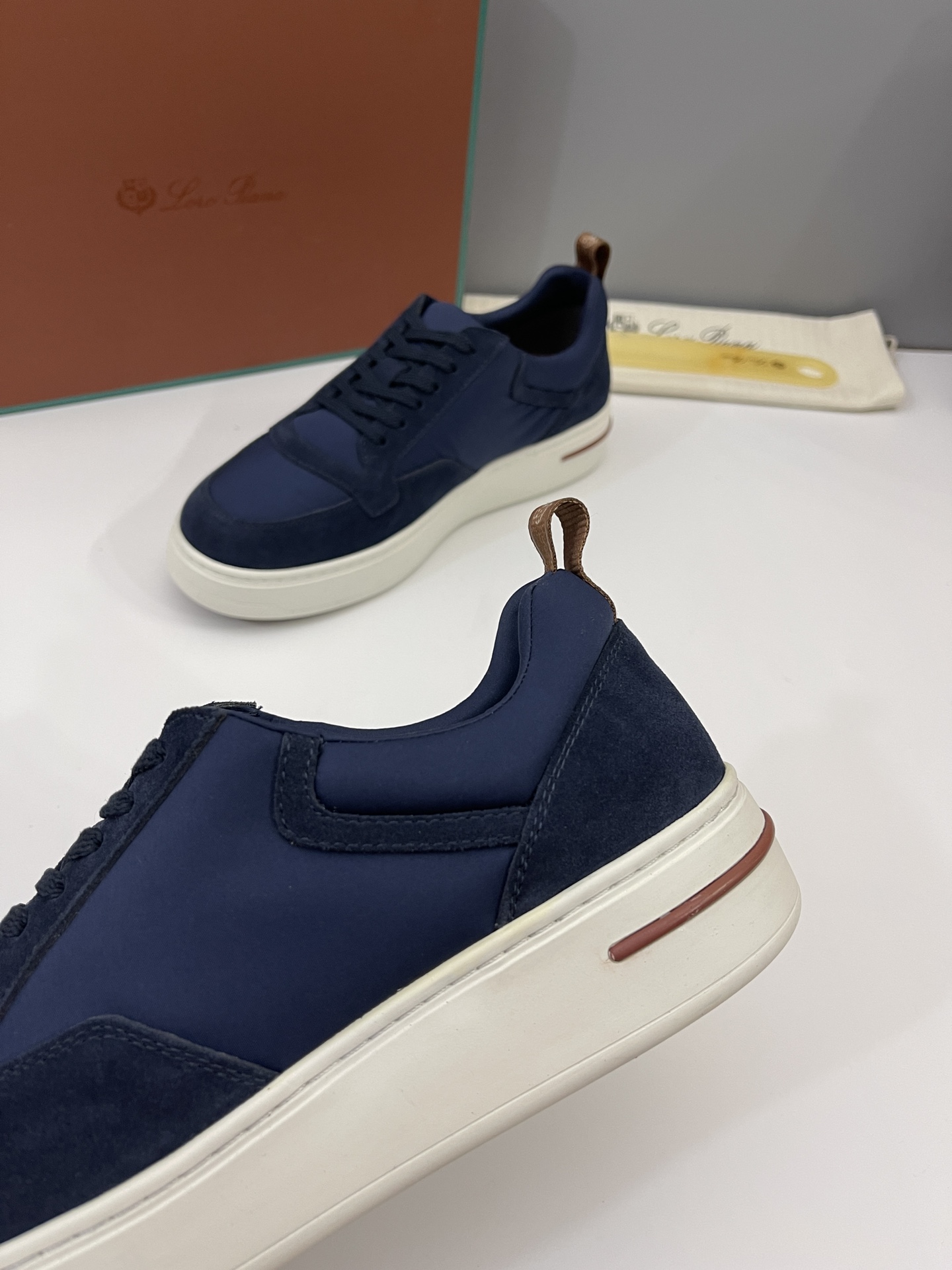 Precio de venta: Marca: loro piana/LP Yarda: 39/44 (45 46 47 a medida no retornable) Grado: Material