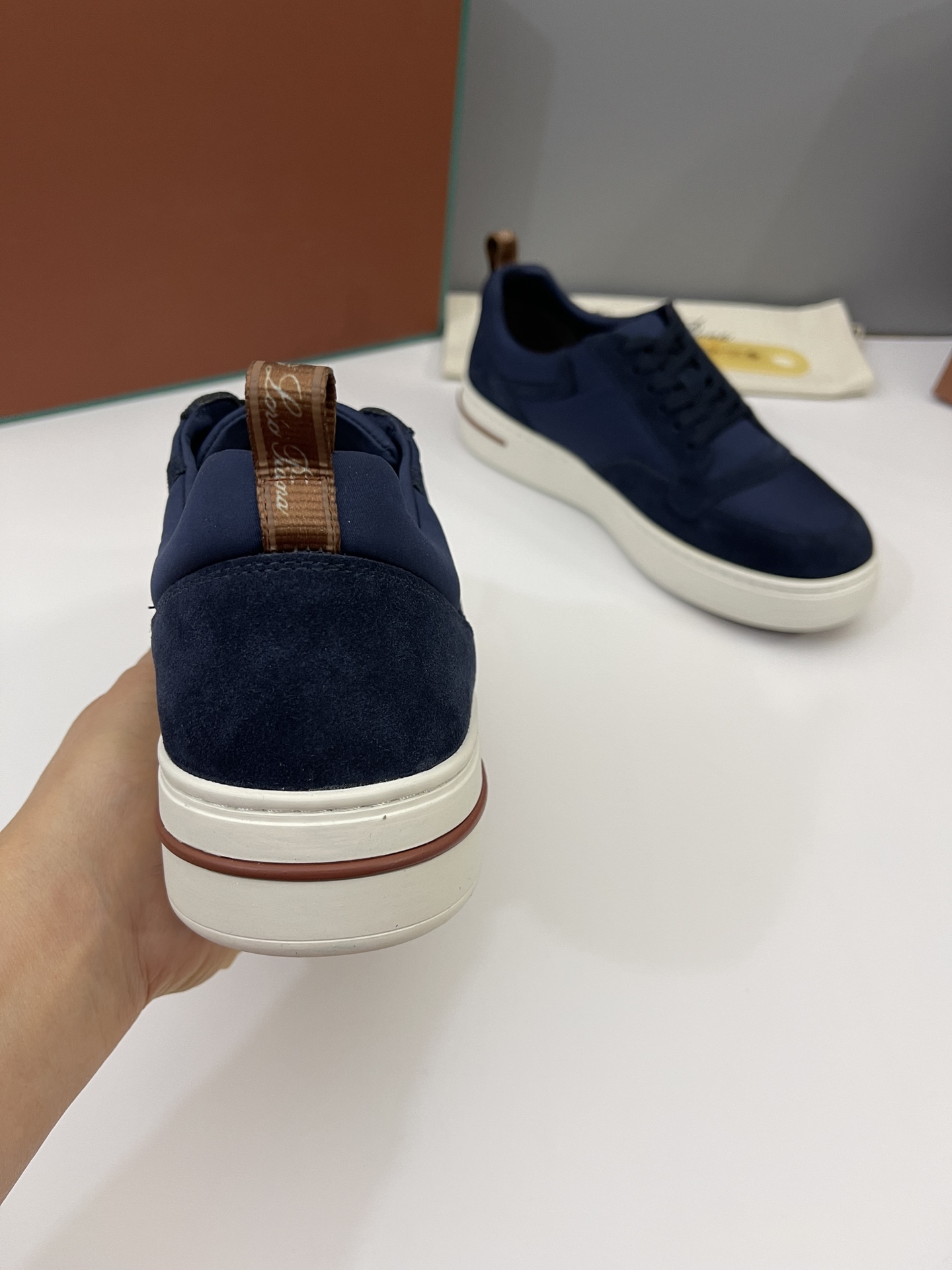 Precio de venta: Marca: loro piana/LP Yarda: 39/44 (45 46 47 a medida no retornable) Grado: Material