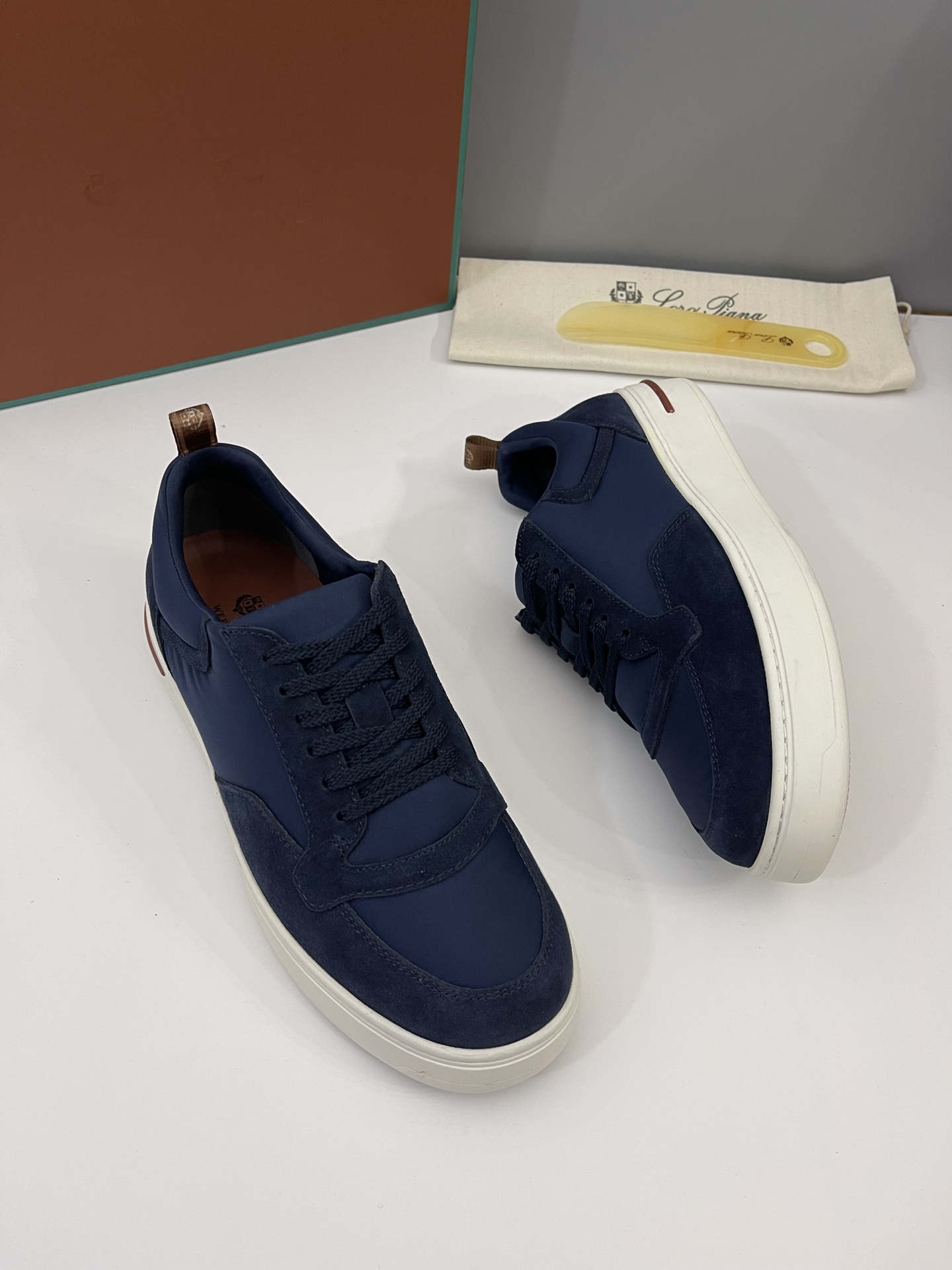 Precio de venta: Marca: loro piana/LP Yarda: 39/44 (45 46 47 a medida no retornable) Grado: Material