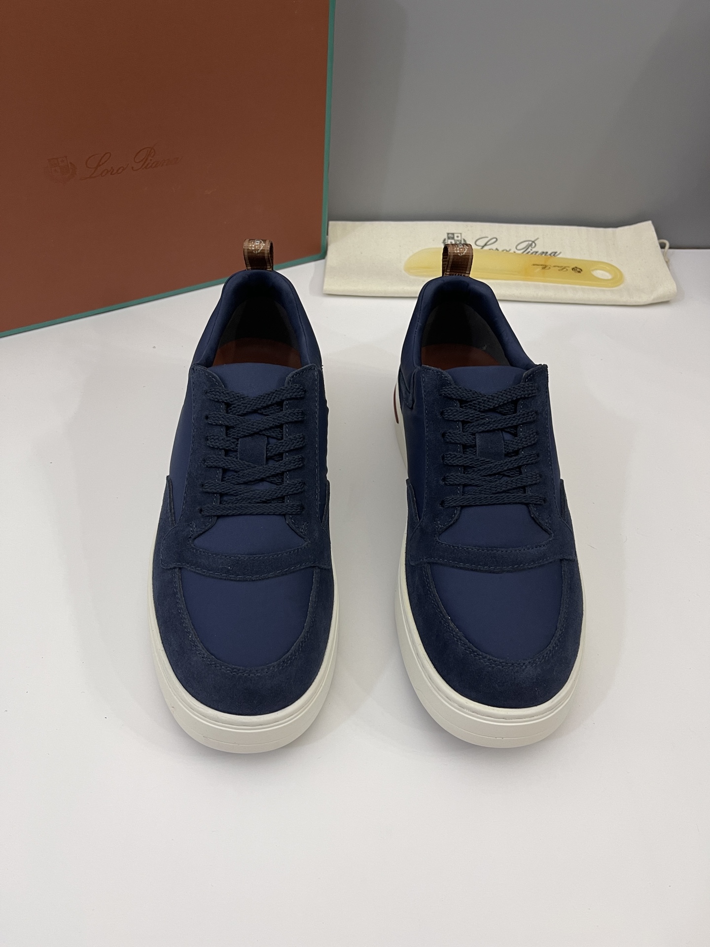 Precio de venta: Marca: loro piana/LP Yarda: 39/44 (45 46 47 a medida no retornable) Grado: Material