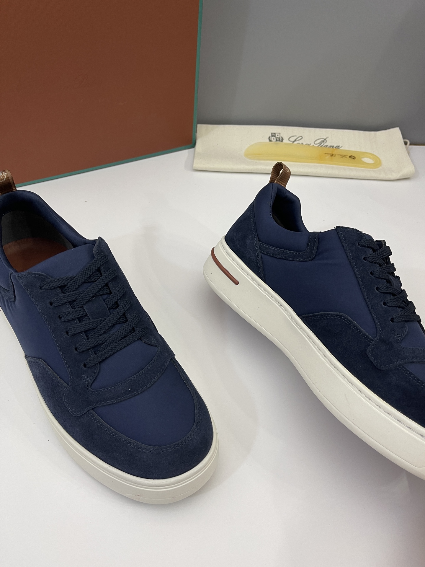 Precio de venta: Marca: loro piana/LP Yarda: 39/44 (45 46 47 a medida no retornable) Grado: Material