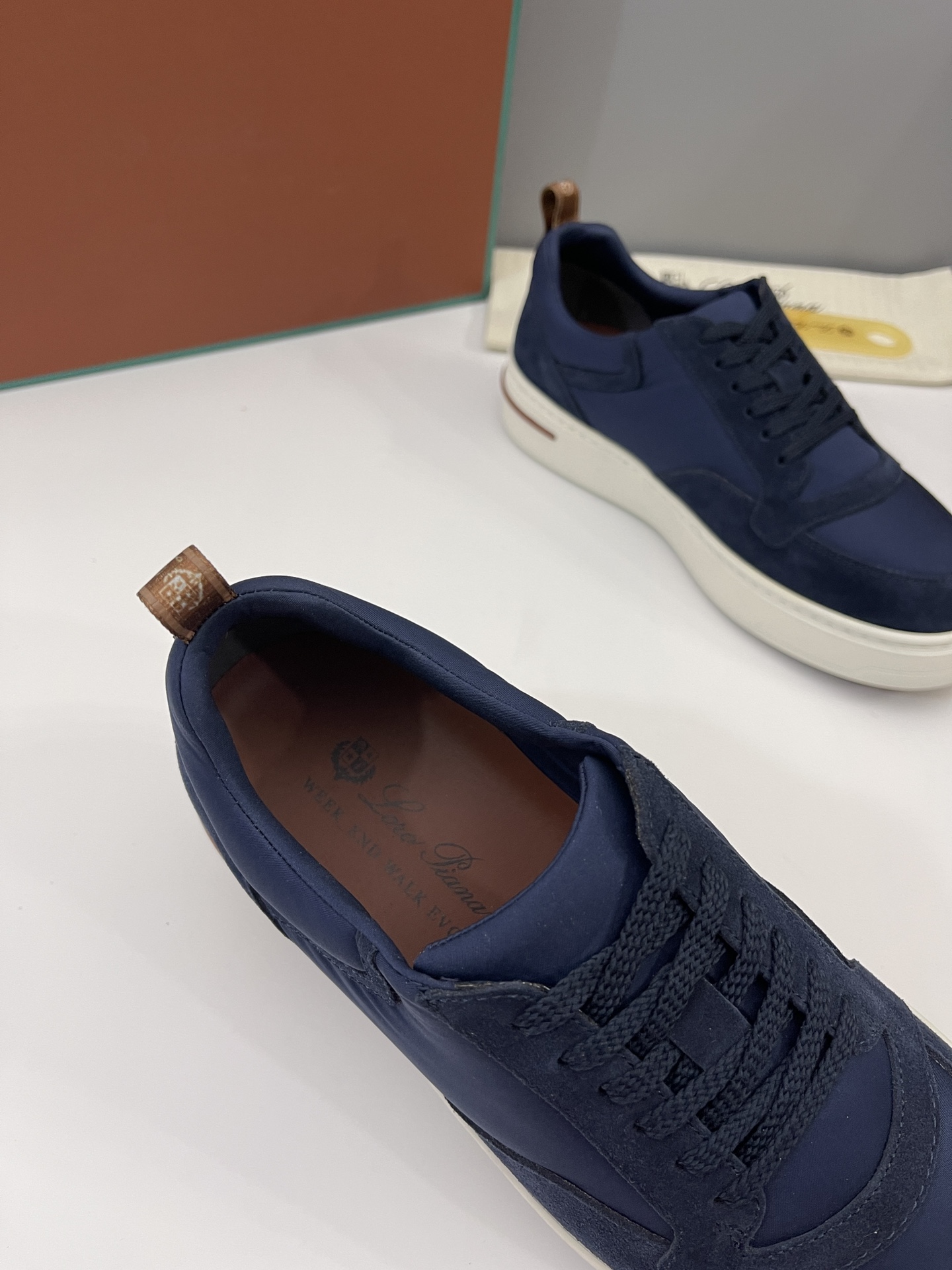 Precio de venta: Marca: loro piana/LP Yarda: 39/44 (45 46 47 a medida no retornable) Grado: Material