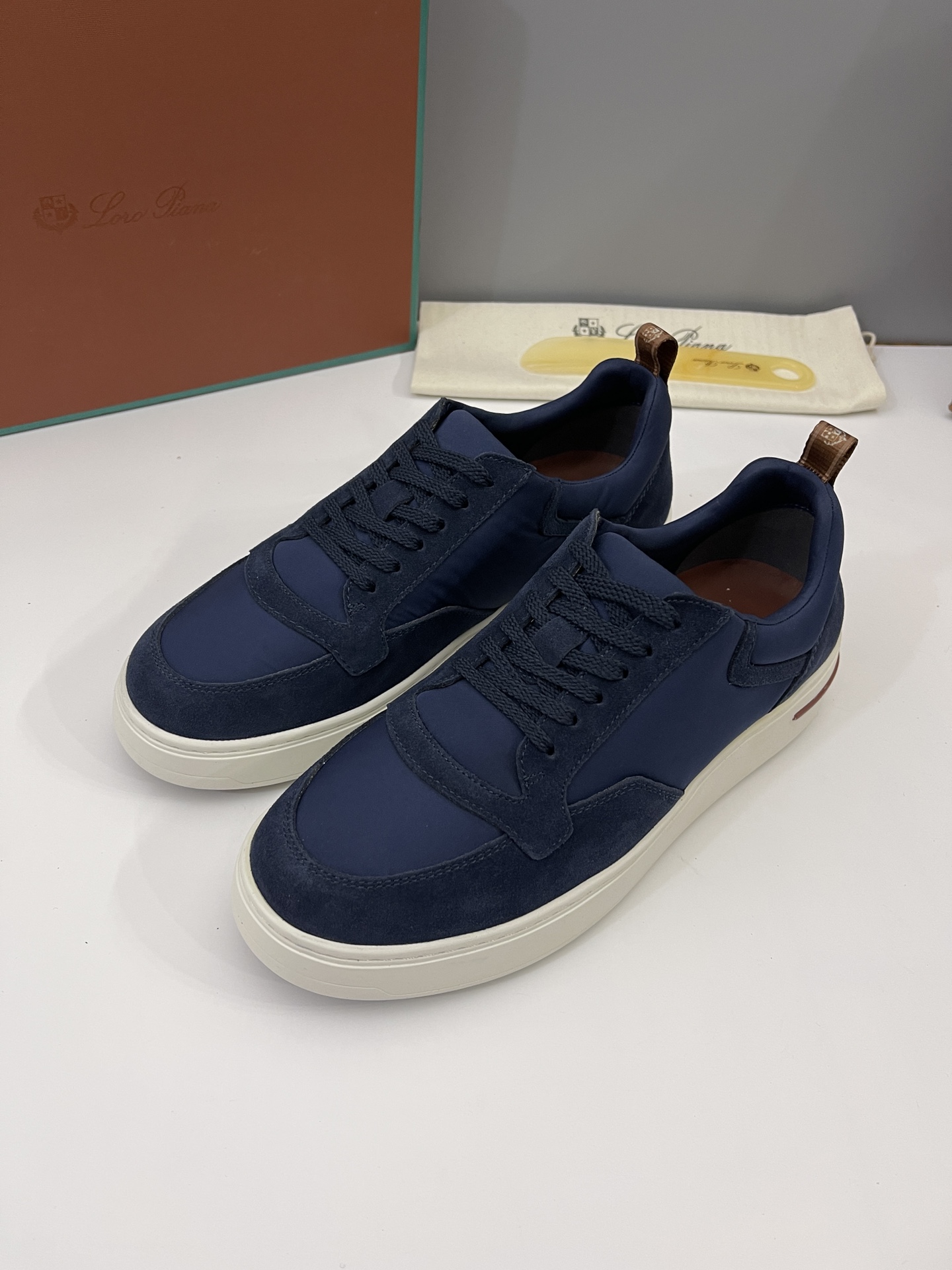 Precio de venta: Marca: loro piana/LP Yarda: 39/44 (45 46 47 a medida no retornable) Grado: Material