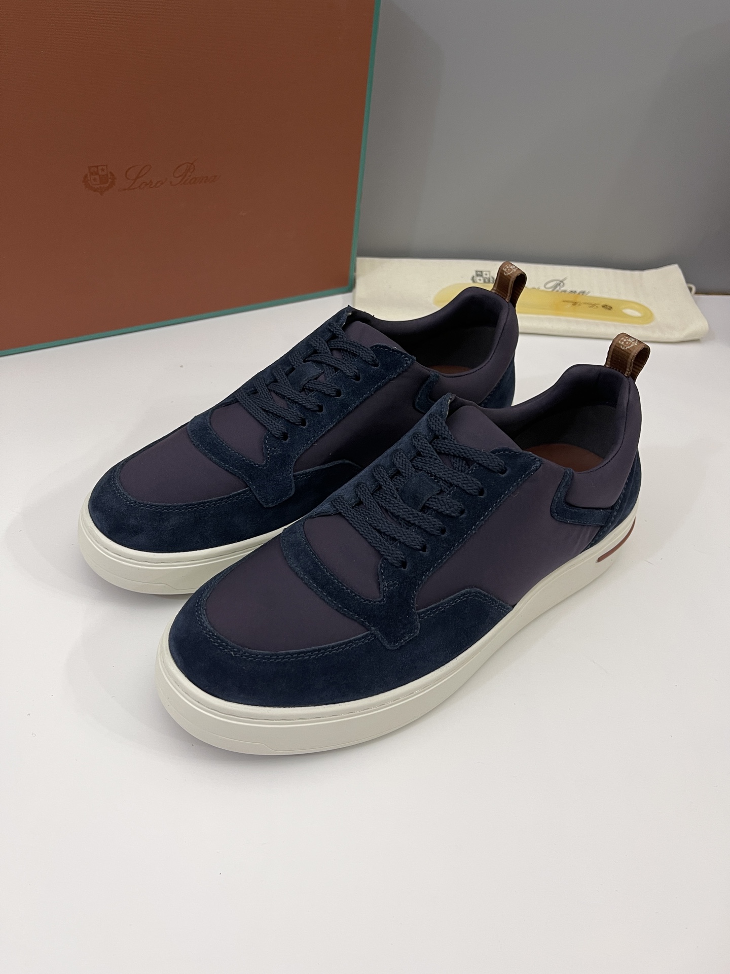 Precio de venta: Marca: loro piana/LP Yarda: 39/44 (45 46 47 a medida no retornable) Grado: Material