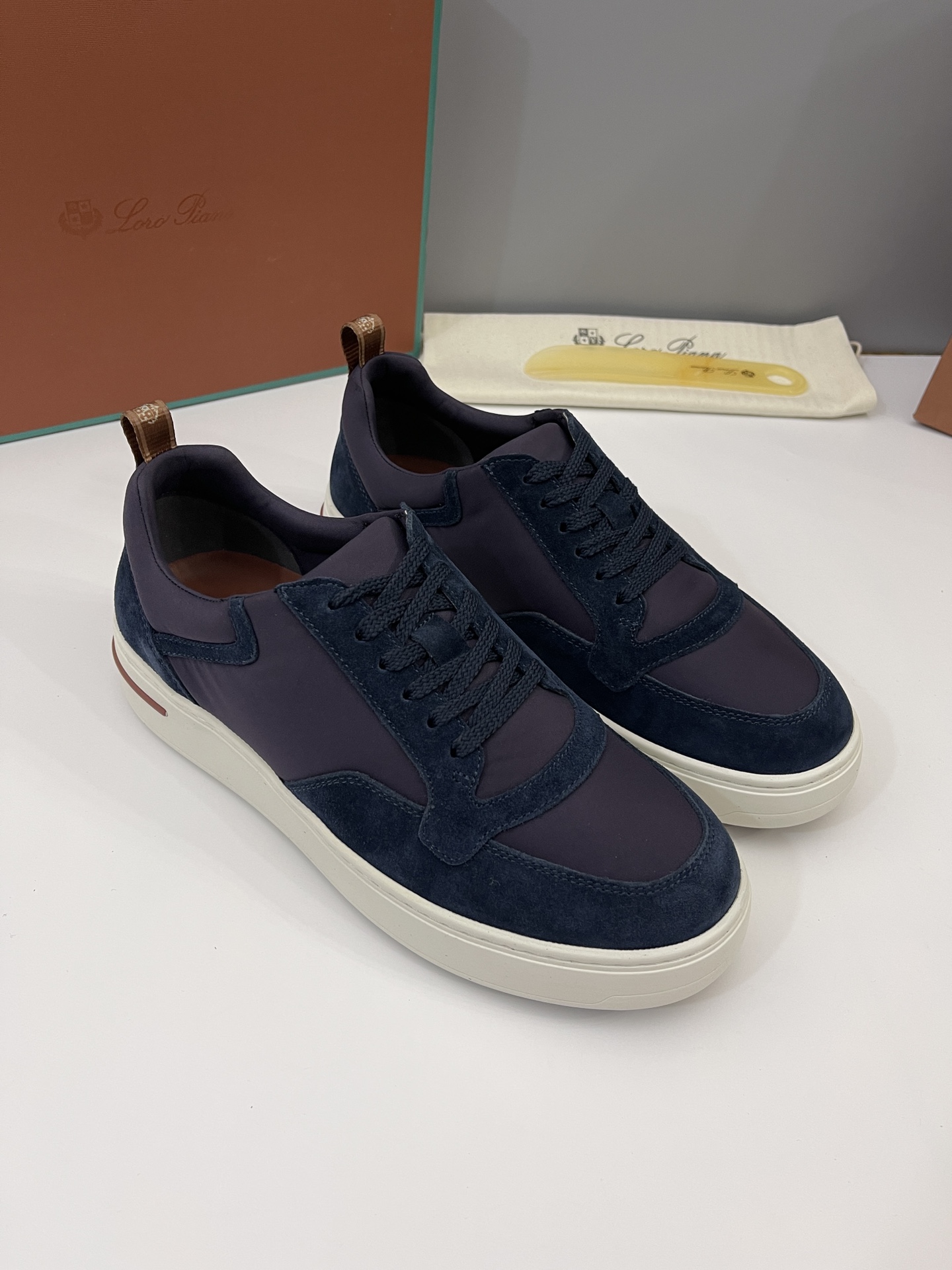 Precio de venta: Marca: loro piana/LP Yarda: 39/44 (45 46 47 a medida no retornable) Grado: Material