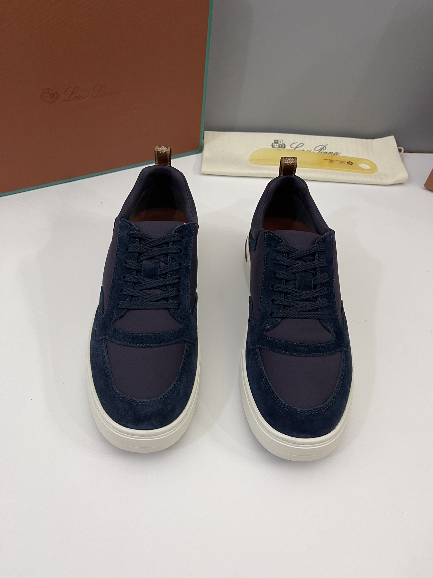 Precio de venta: Marca: loro piana/LP Yarda: 39/44 (45 46 47 a medida no retornable) Grado: Material