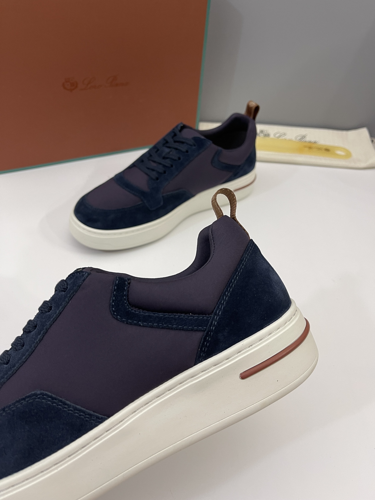 Precio de venta: Marca: loro piana/LP Yarda: 39/44 (45 46 47 a medida no retornable) Grado: Material
