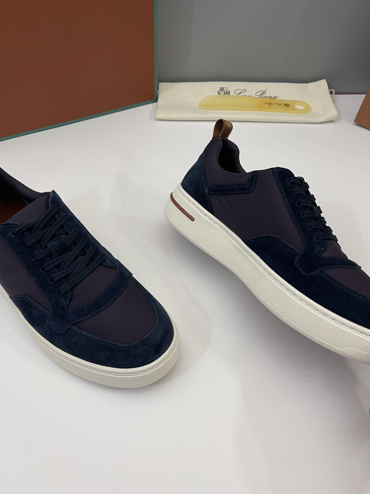 Precio de venta: Marca: loro piana/LP Yarda: 39/44 (45 46 47 a medida no retornable) Grado: Material