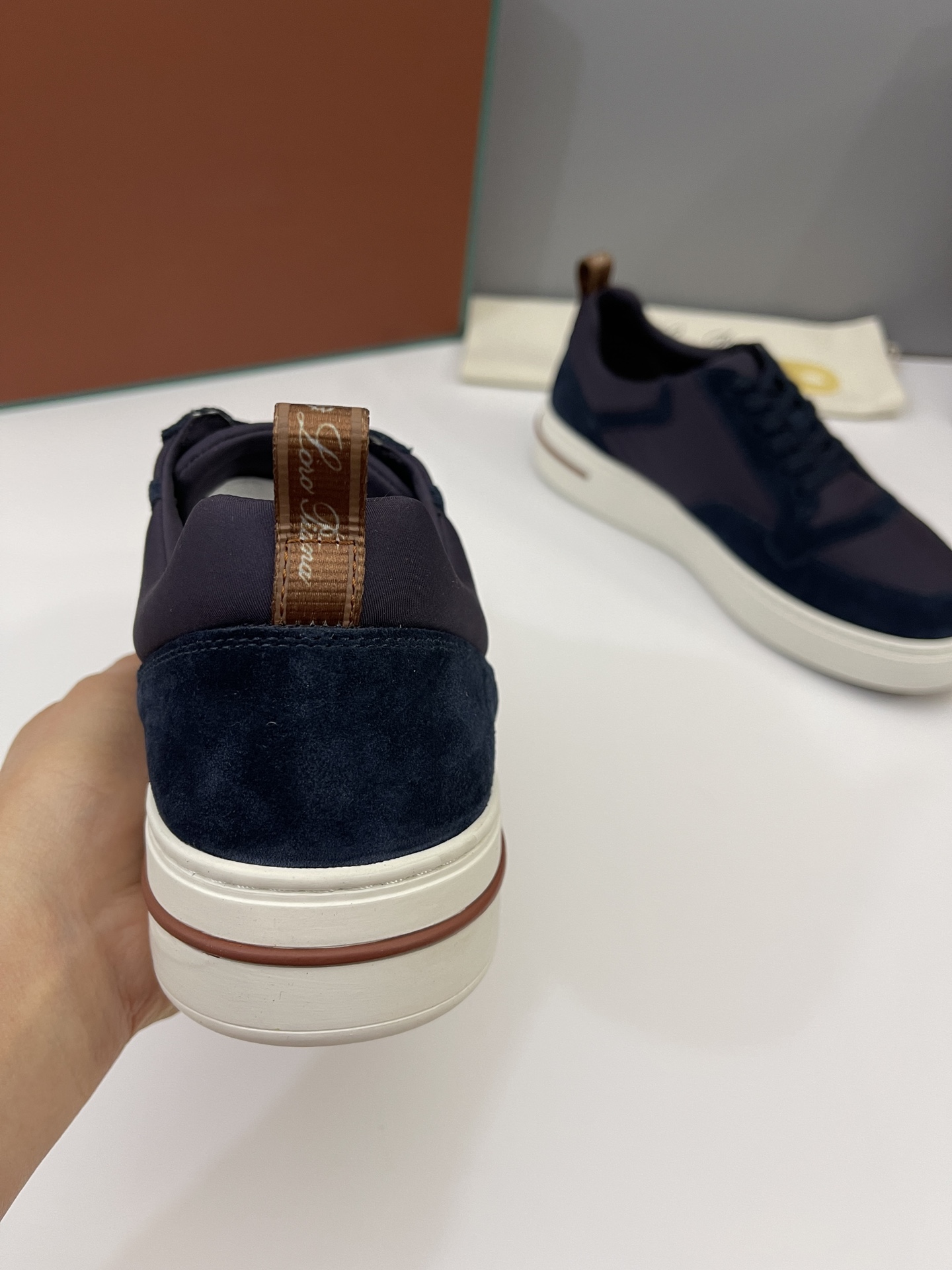 Precio de venta: Marca: loro piana/LP Yarda: 39/44 (45 46 47 a medida no retornable) Grado: Material