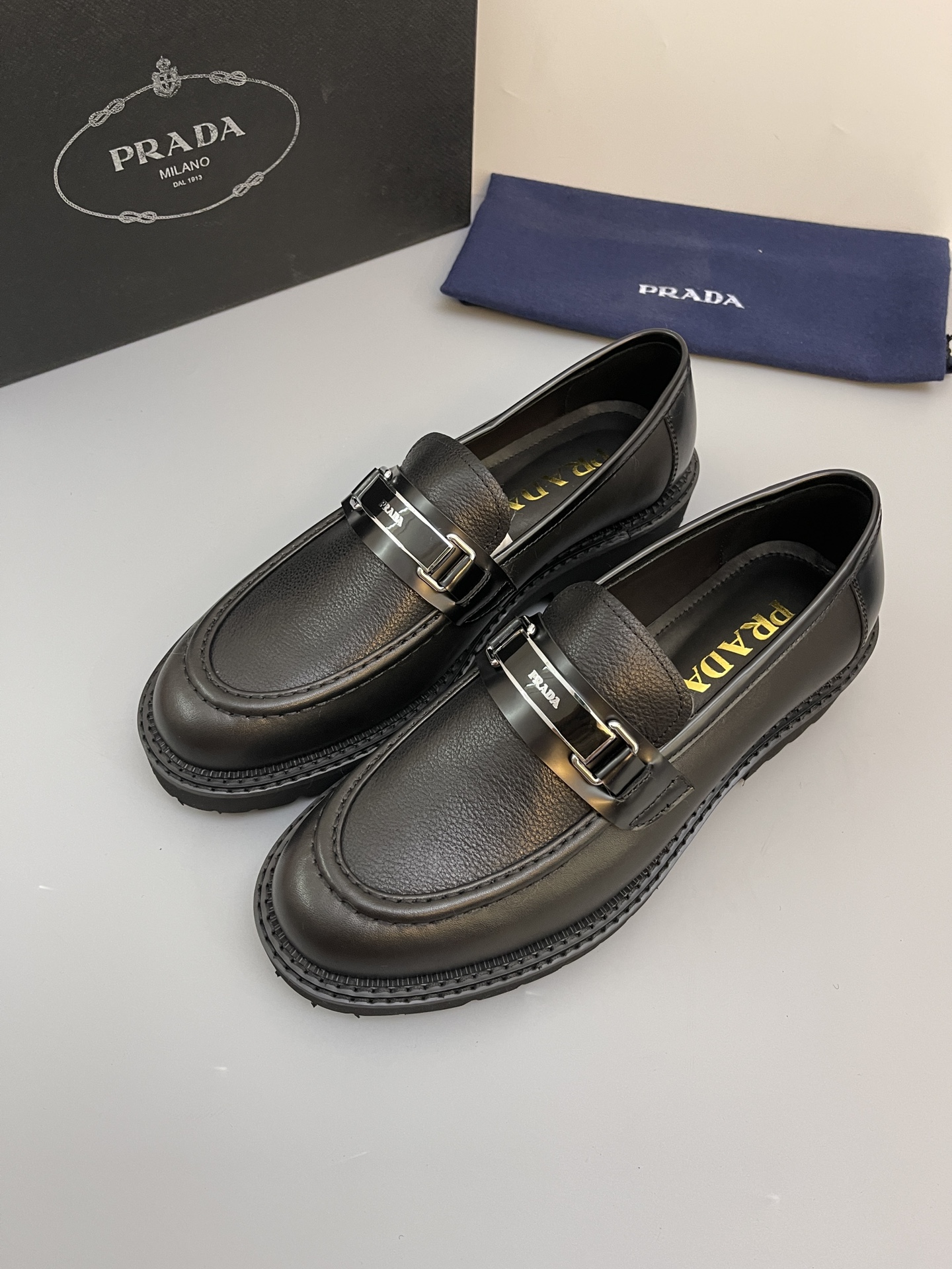 Batch (Prada) de alta calidad, . Material-piel de vaca importada, forro y plantilla son todos de pie