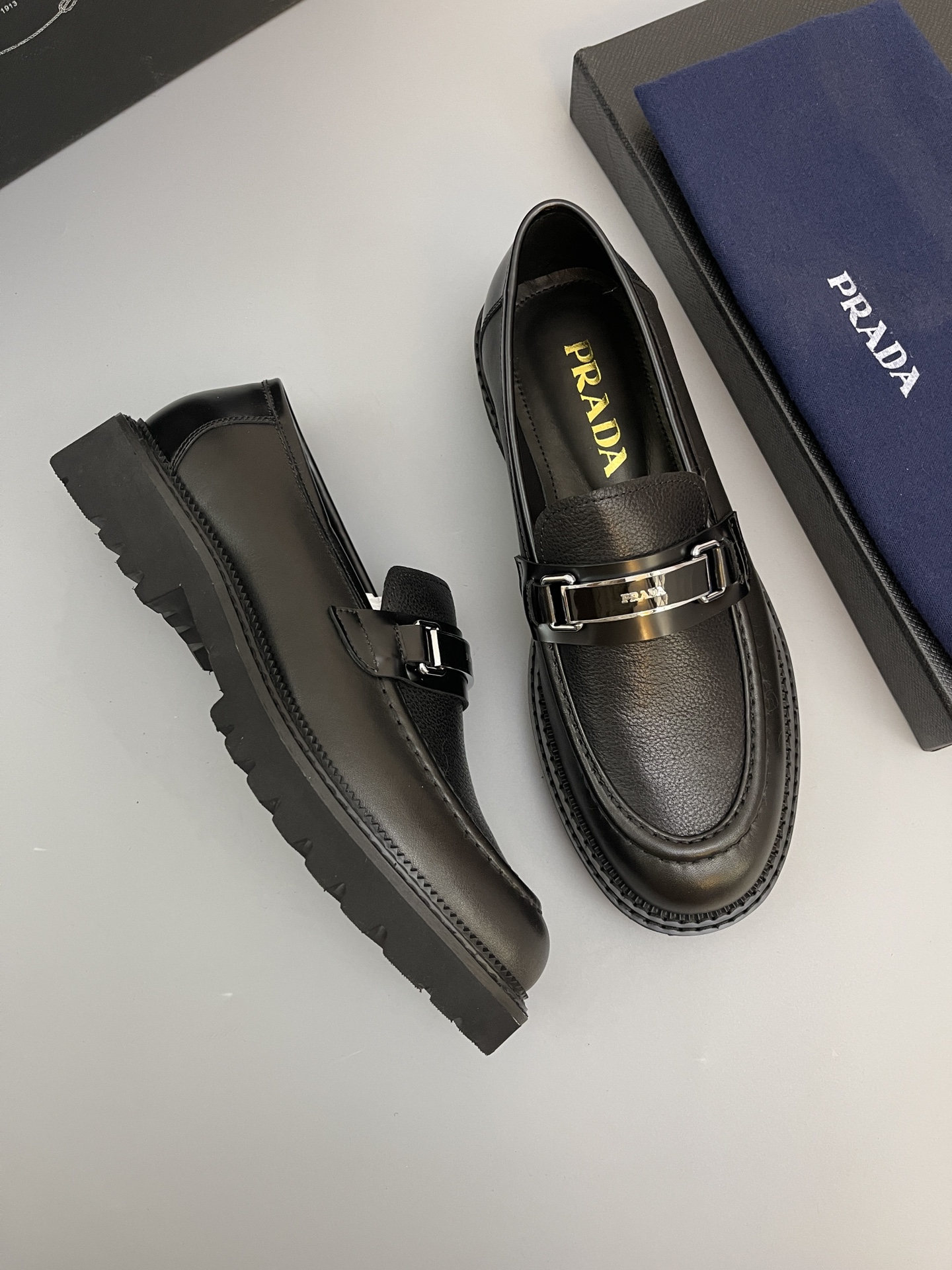 Batch (Prada) de alta calidad, . Material-piel de vaca importada, forro y plantilla son todos de pie