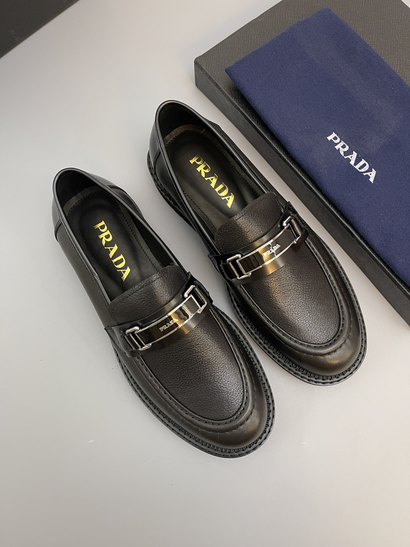 Batch (Prada) de alta calidad, . Material-piel de vaca importada, forro y plantilla son todos de pie