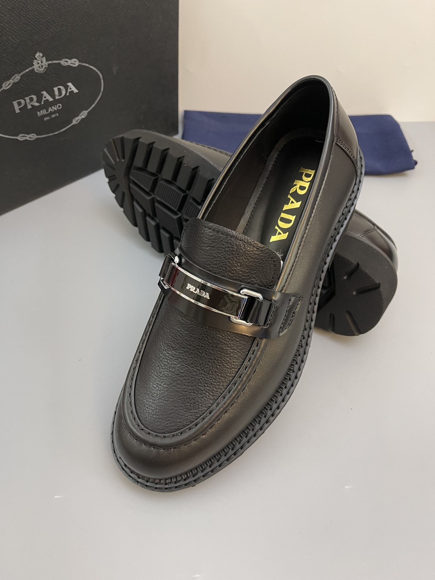 Batch (Prada) de alta calidad, . Material-piel de vaca importada, forro y plantilla son todos de pie