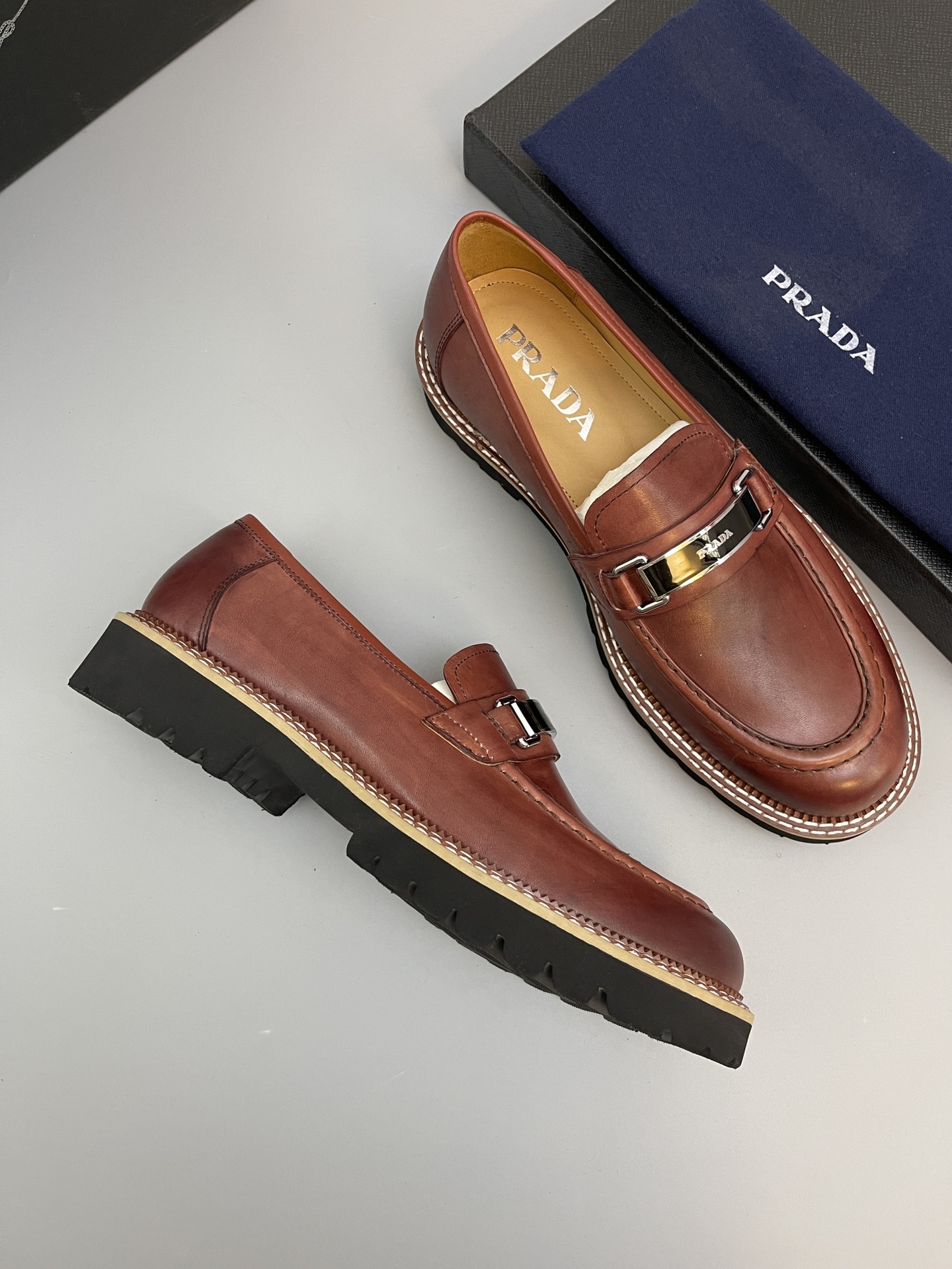 Batch (Prada) de alta calidad, . Material-piel de vaca importada, forro y plantilla son todos de pie