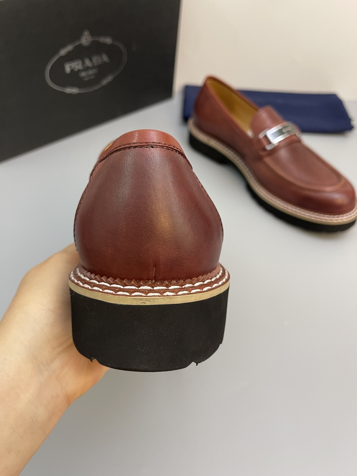 Batch (Prada) de alta calidad, . Material-piel de vaca importada, forro y plantilla son todos de pie