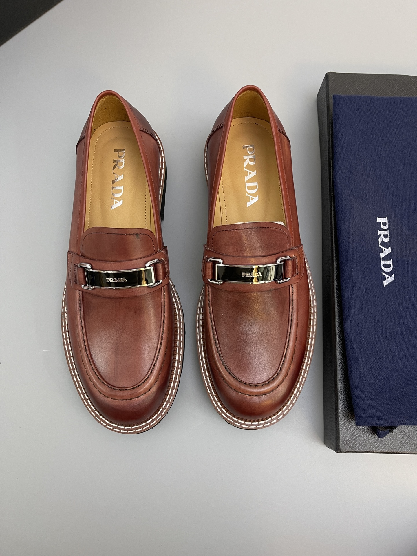 Batch (Prada) de alta calidad, . Material-piel de vaca importada, forro y plantilla son todos de pie