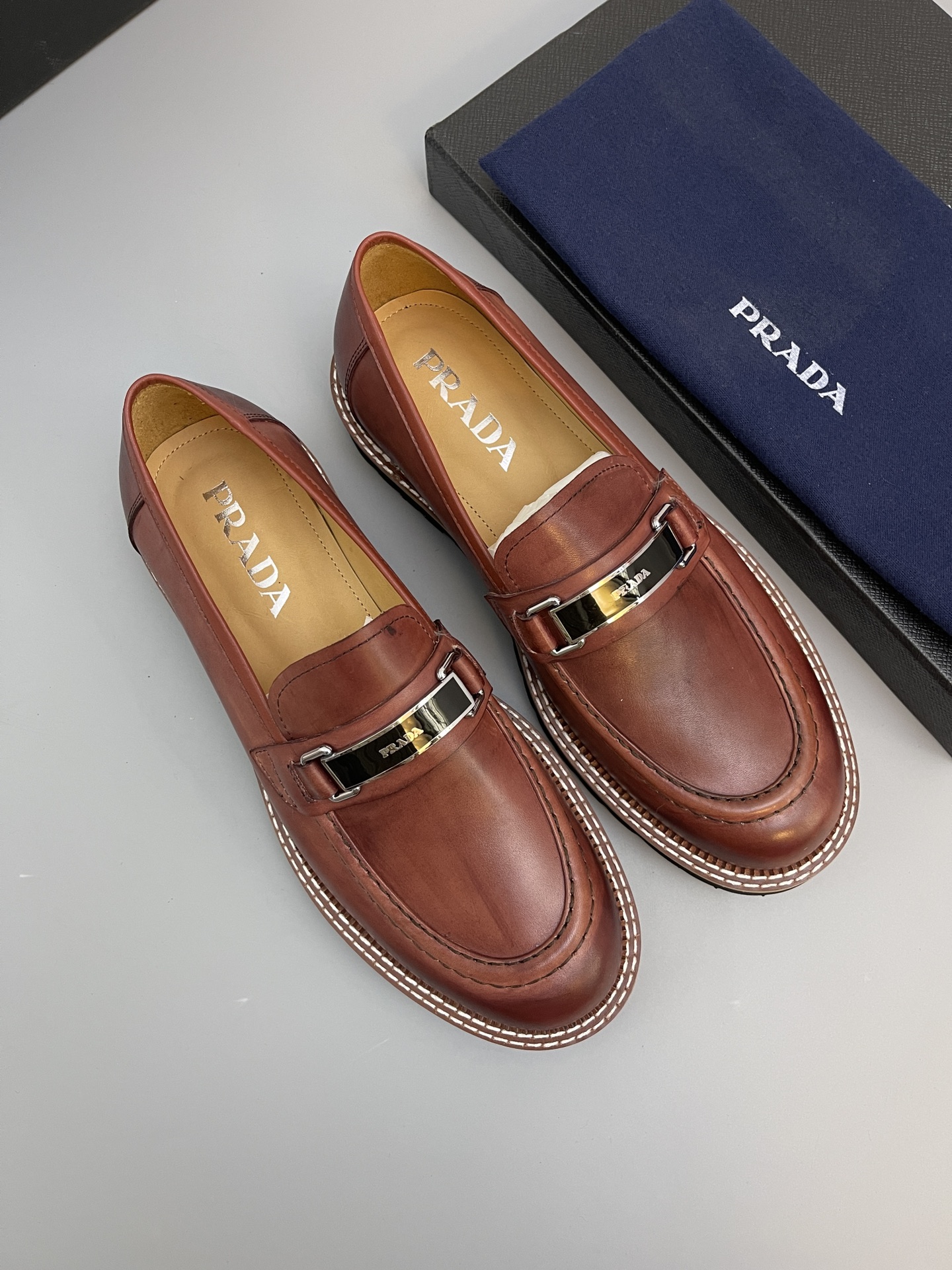 Batch (Prada) de alta calidad, . Material-piel de vaca importada, forro y plantilla son todos de pie