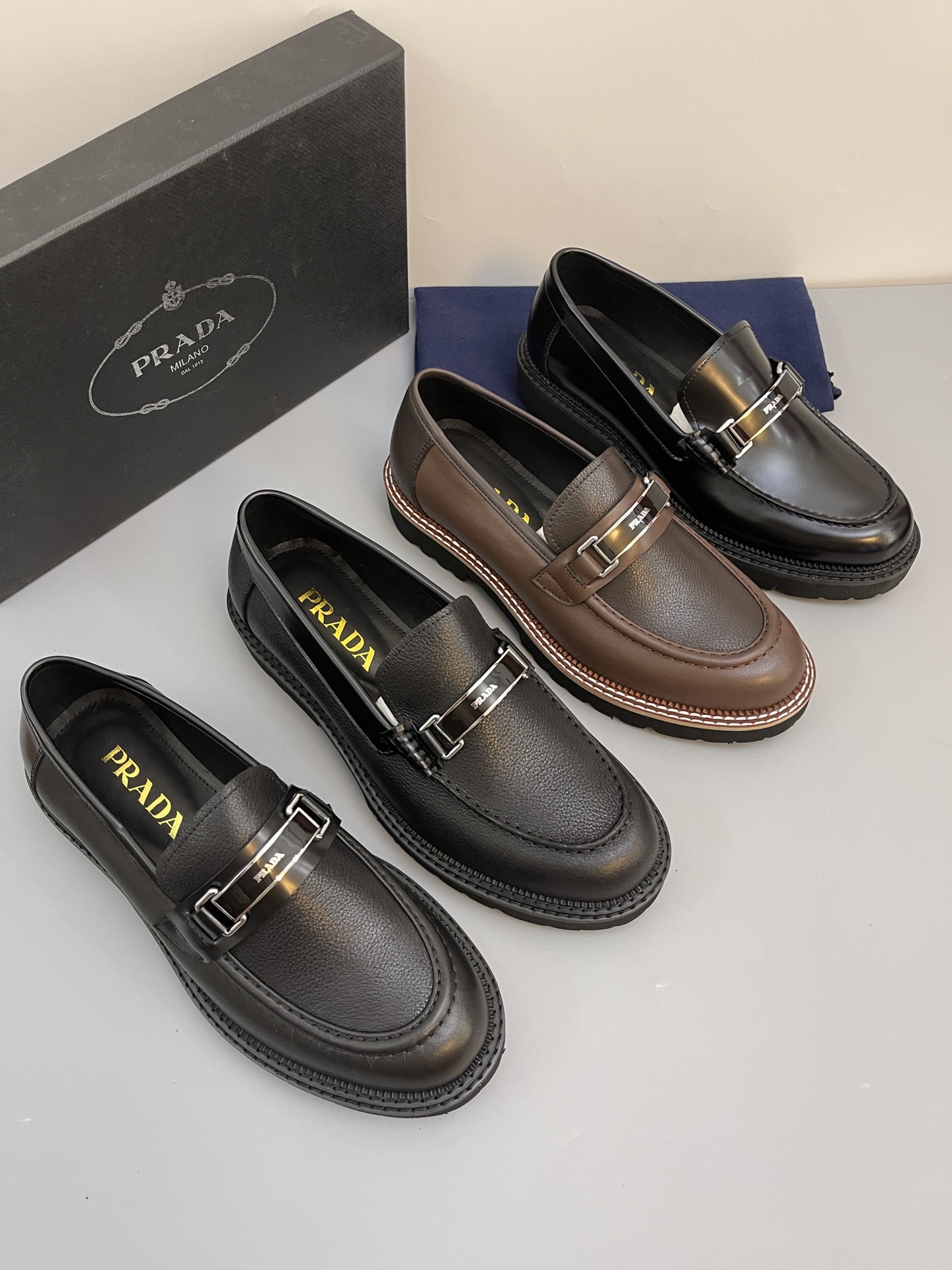 Batch (Prada) de alta calidad, . Material-piel de vaca importada, forro y plantilla son todos de pie