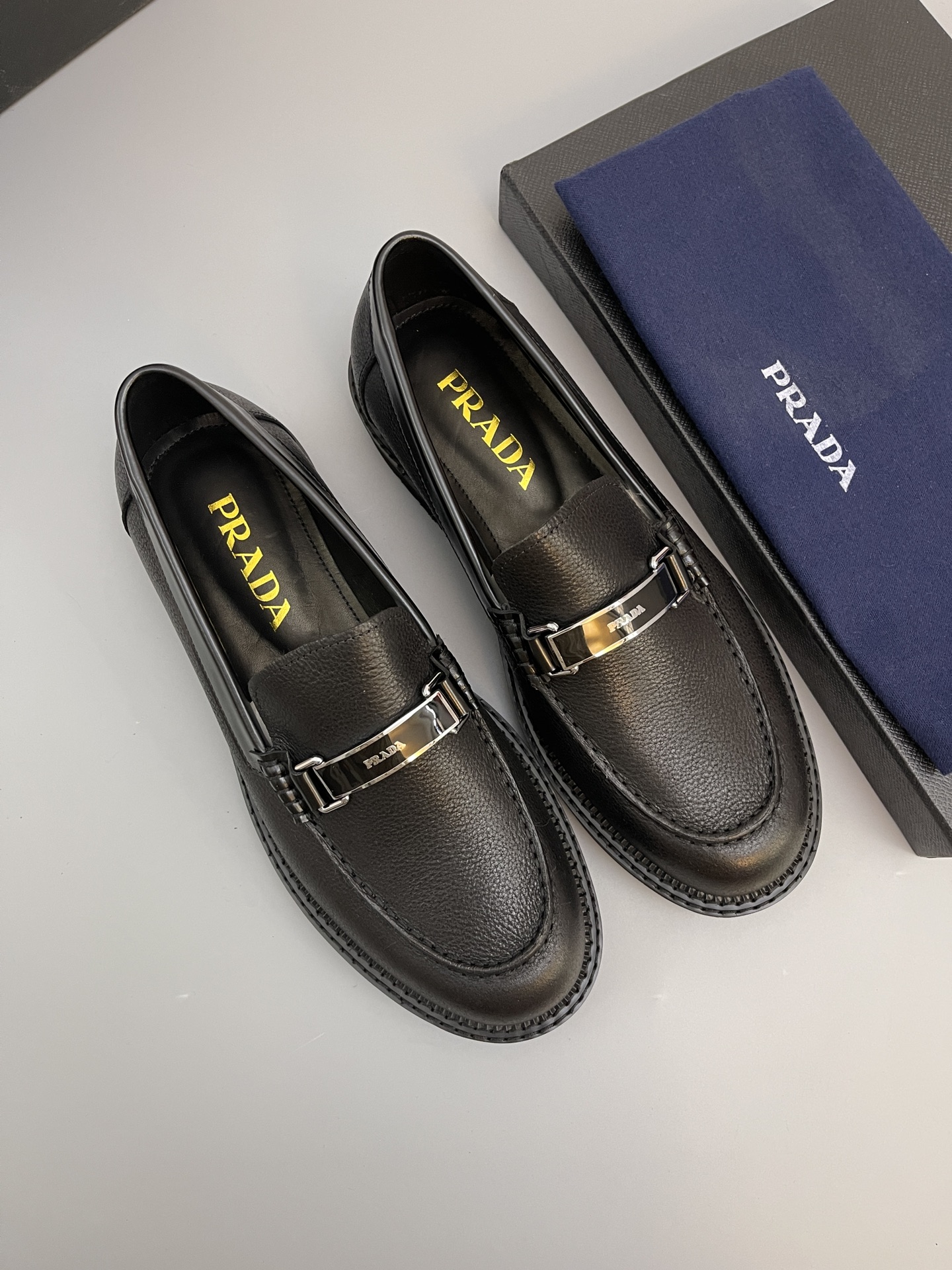Batch (Prada) de alta calidad, . Material-piel de vaca importada, forro y plantilla son todos de pie
