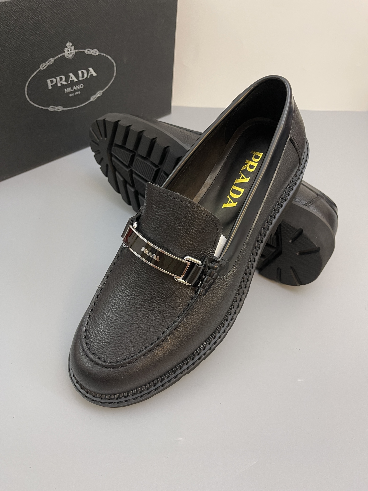 Batch (Prada) de alta calidad, . Material-piel de vaca importada, forro y plantilla son todos de pie