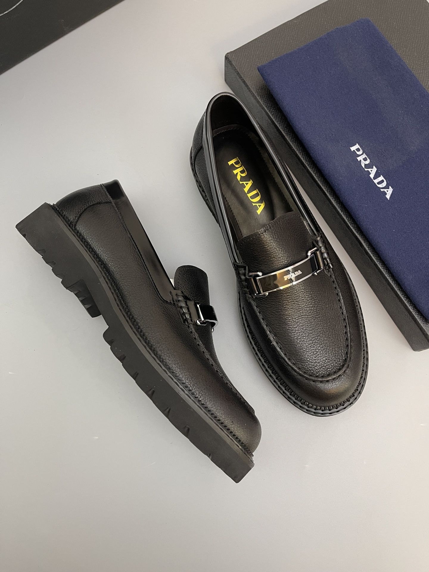 Batch (Prada) de alta calidad, . Material-piel de vaca importada, forro y plantilla son todos de pie