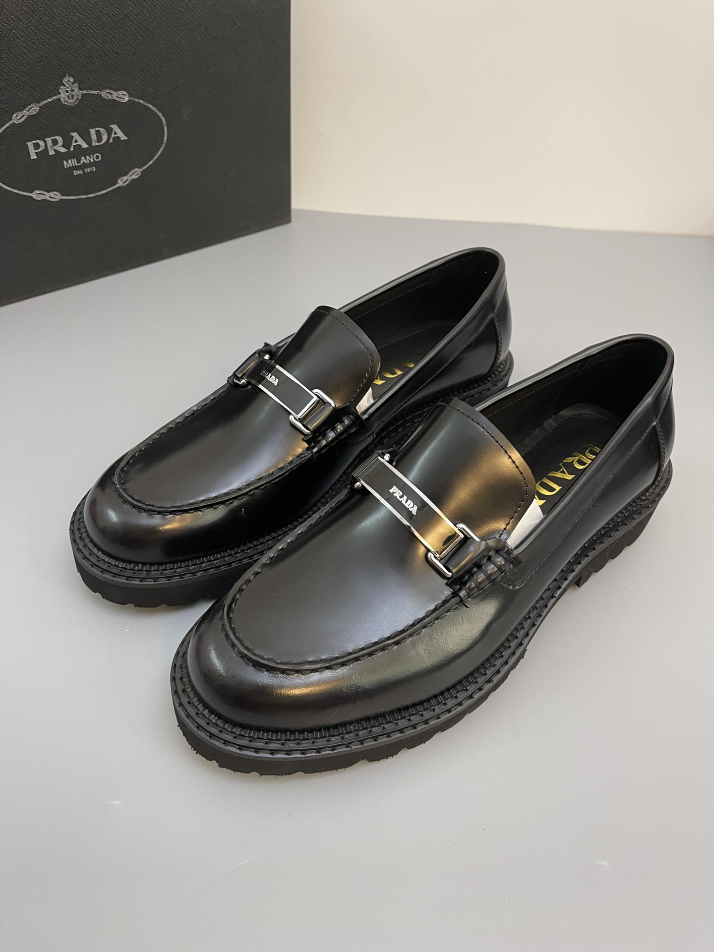 Batch (Prada) de alta calidad, . Material-piel de vaca importada, forro y plantilla son todos de pie