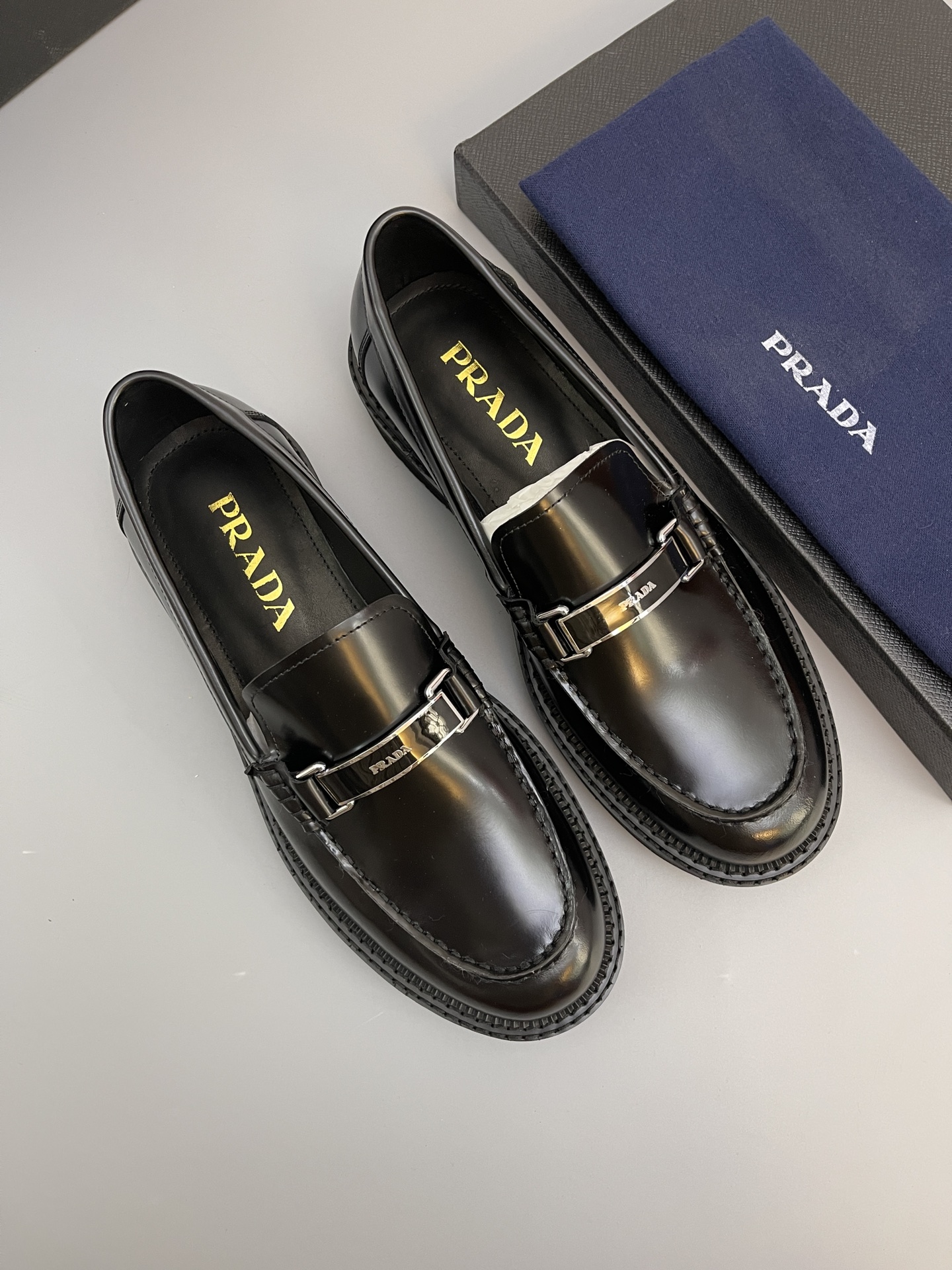 Batch (Prada) de alta calidad, . Material-piel de vaca importada, forro y plantilla son todos de pie