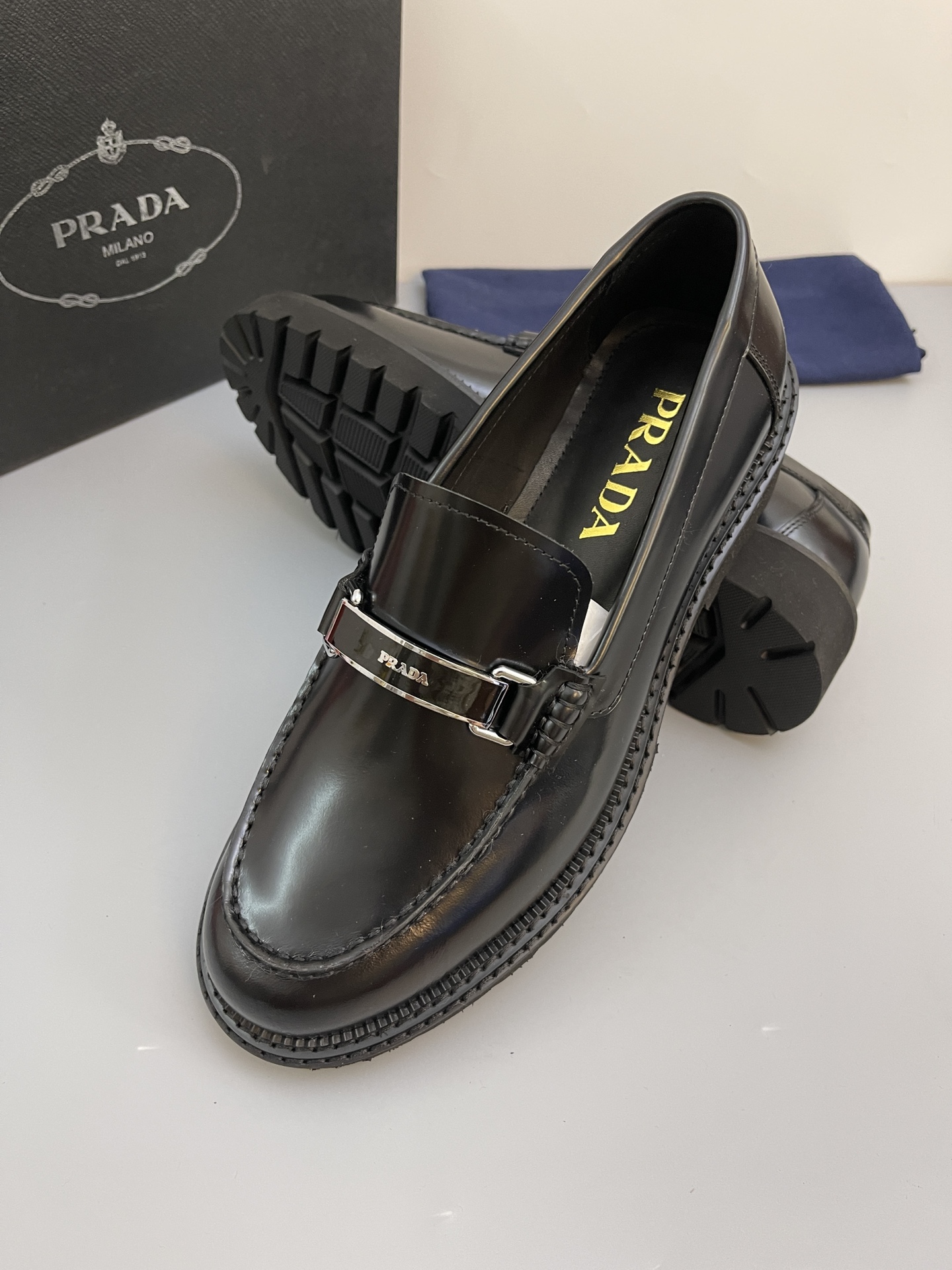 Batch (Prada) de alta calidad, . Material-piel de vaca importada, forro y plantilla son todos de pie