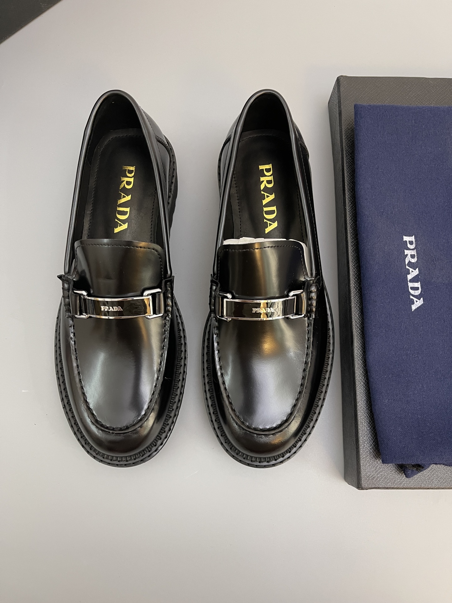 Batch (Prada) de alta calidad, . Material-piel de vaca importada, forro y plantilla son todos de pie
