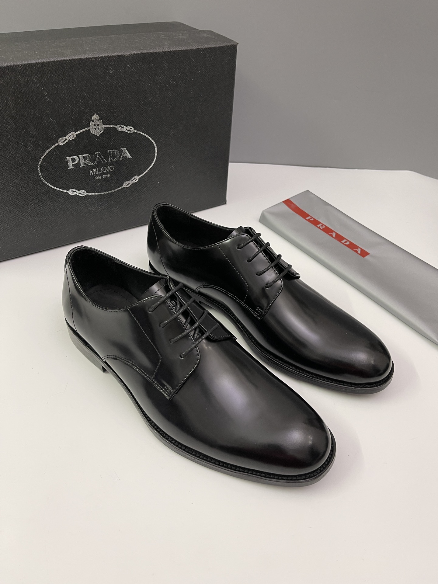 Batch New Prad Mocasines de cuero de vacaHechos a mano de cuero de vaca saffiano icónico, estos moca
