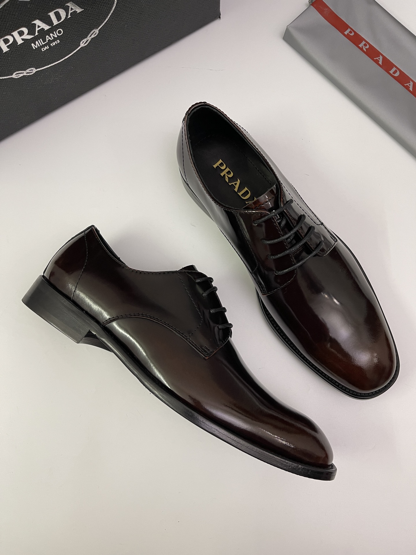 Batch New Prad Mocasines de cuero de vacaHechos a mano de cuero de vaca saffiano icónico, estos moca