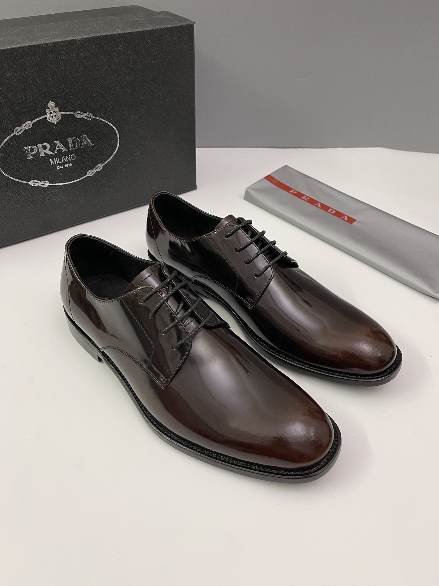Batch New Prad Mocasines de cuero de vacaHechos a mano de cuero de vaca saffiano icónico, estos moca