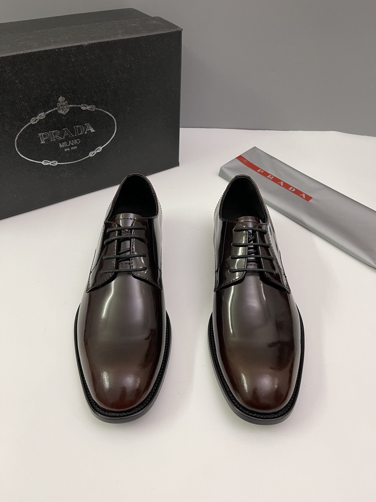 Batch New Prad Mocasines de cuero de vacaHechos a mano de cuero de vaca saffiano icónico, estos moca