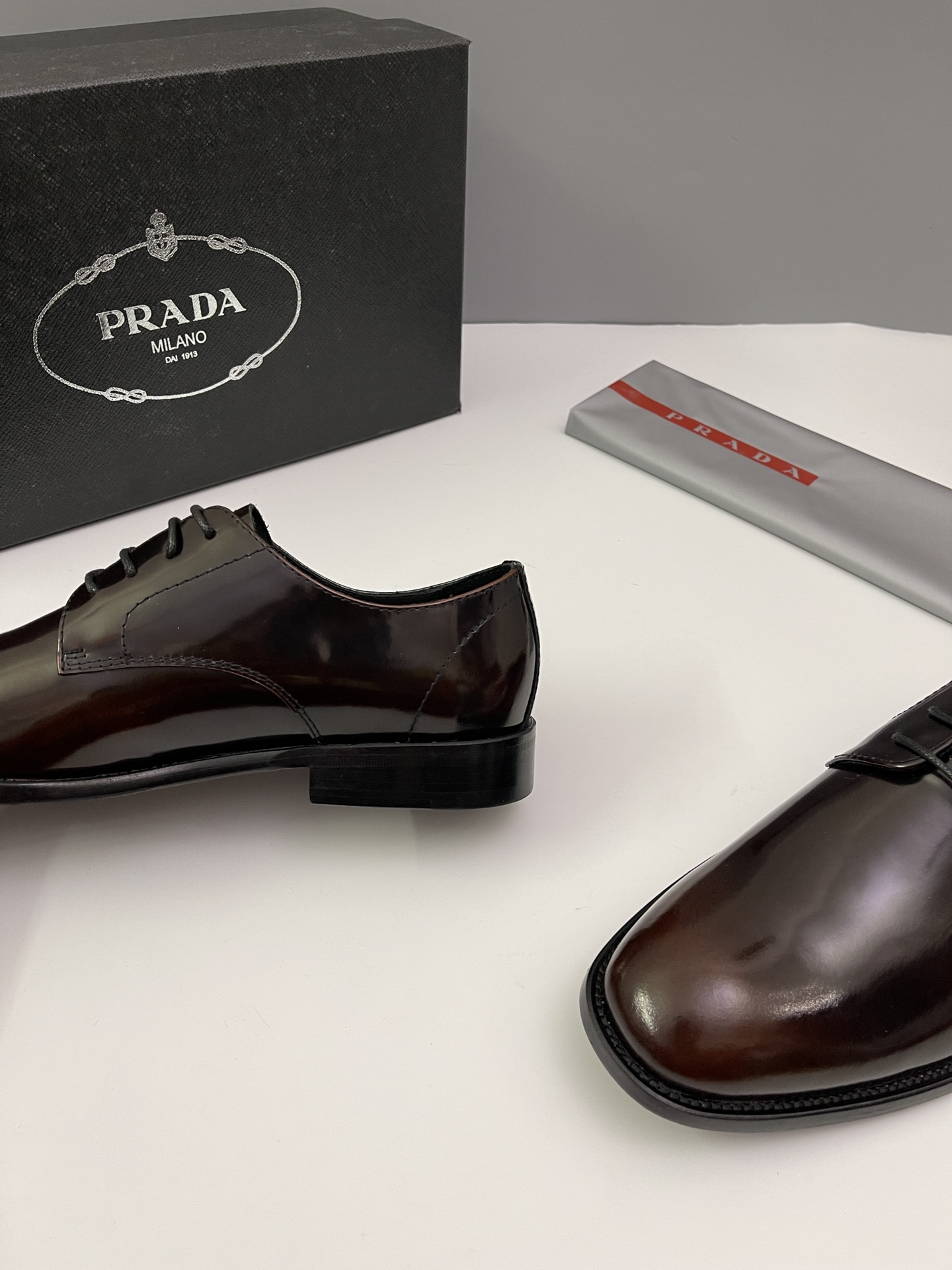 Batch New Prad Mocasines de cuero de vacaHechos a mano de cuero de vaca saffiano icónico, estos moca