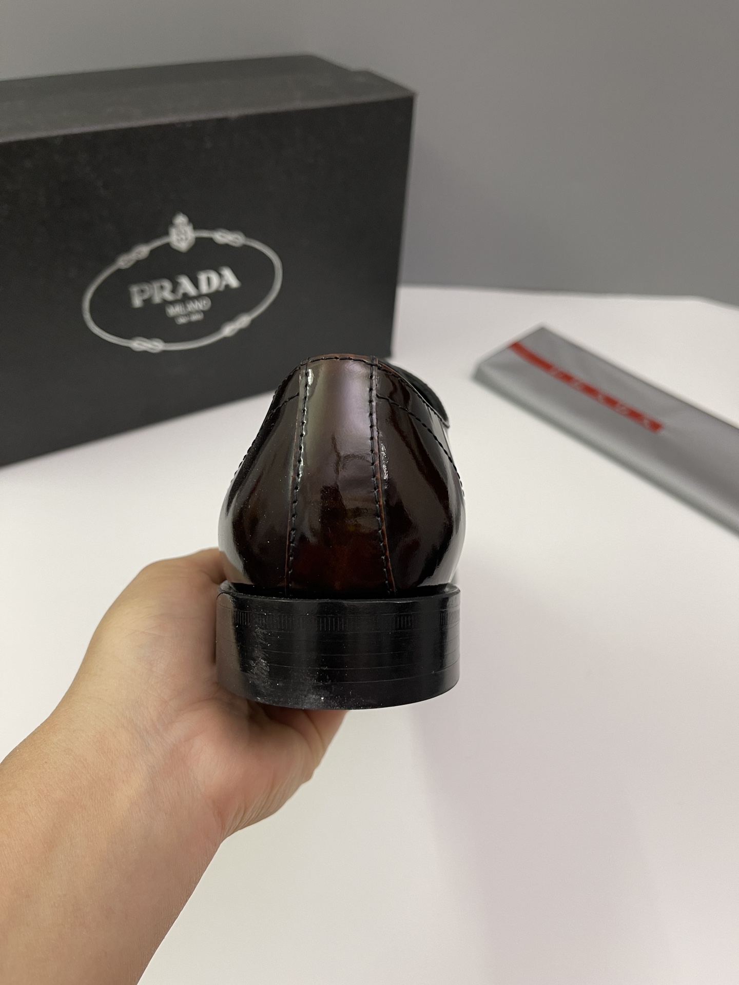 Batch New Prad Mocasines de cuero de vacaHechos a mano de cuero de vaca saffiano icónico, estos moca