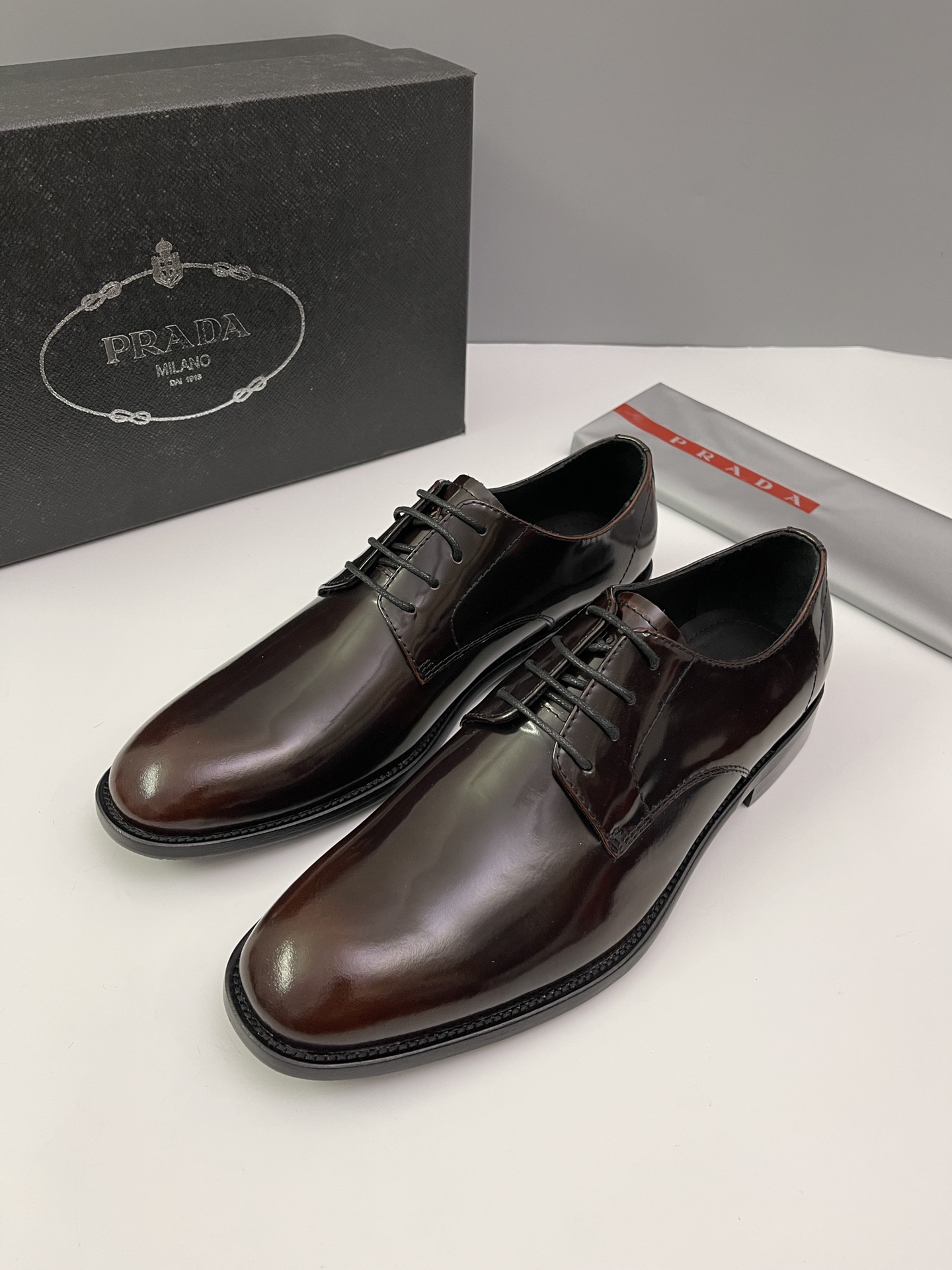 Batch New Prad Mocasines de cuero de vacaHechos a mano de cuero de vaca saffiano icónico, estos moca