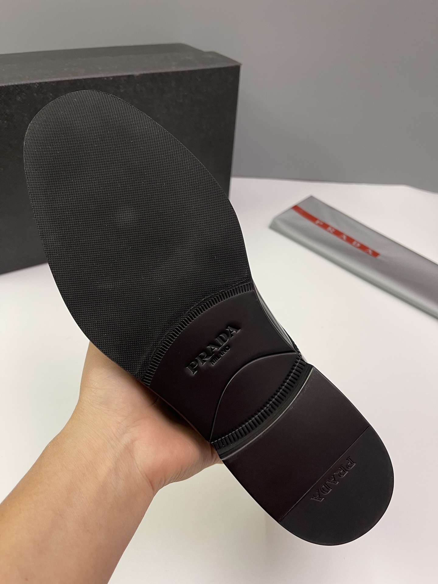 Batch New Prad Mocasines de cuero de vacaHechos a mano de cuero de vaca saffiano icónico, estos moca