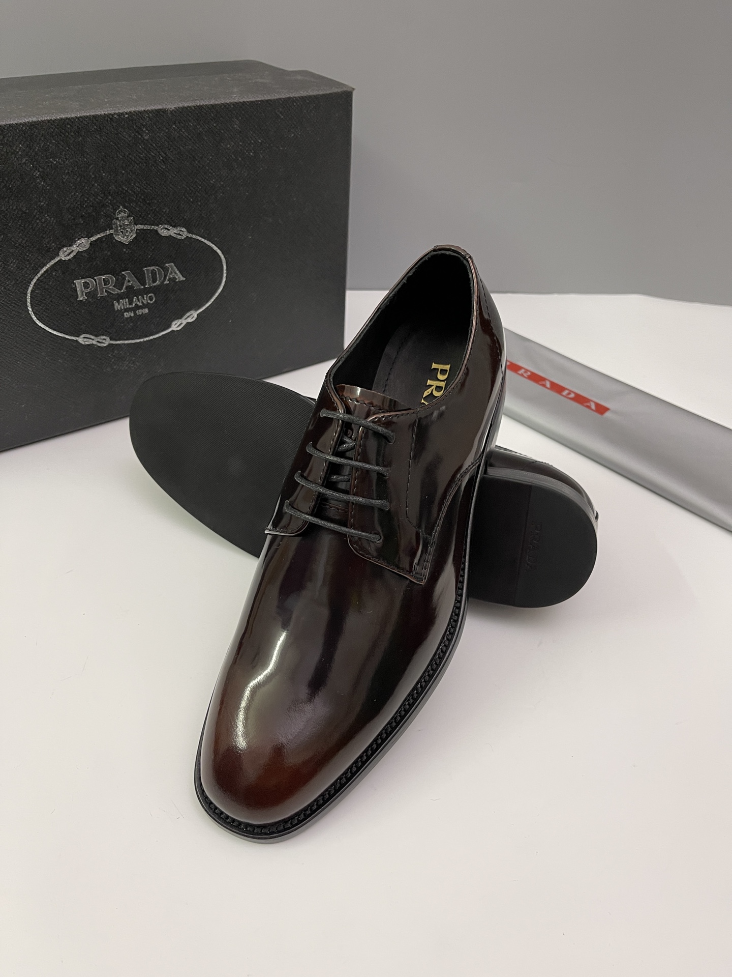 Batch New Prad Mocasines de cuero de vacaHechos a mano de cuero de vaca saffiano icónico, estos moca
