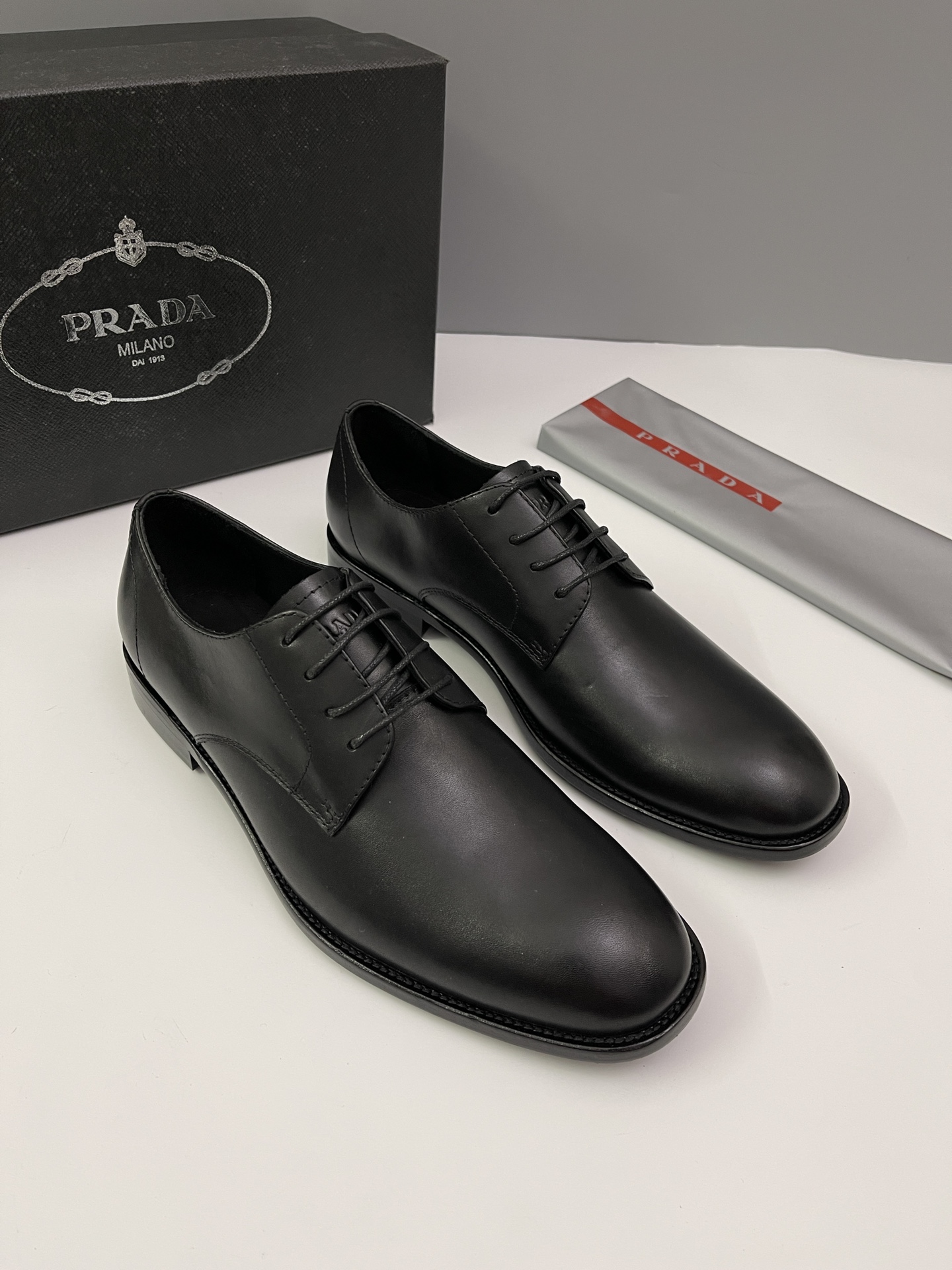 Batch New Prad Mocasines de cuero de vacaHechos a mano de cuero de vaca saffiano icónico, estos moca