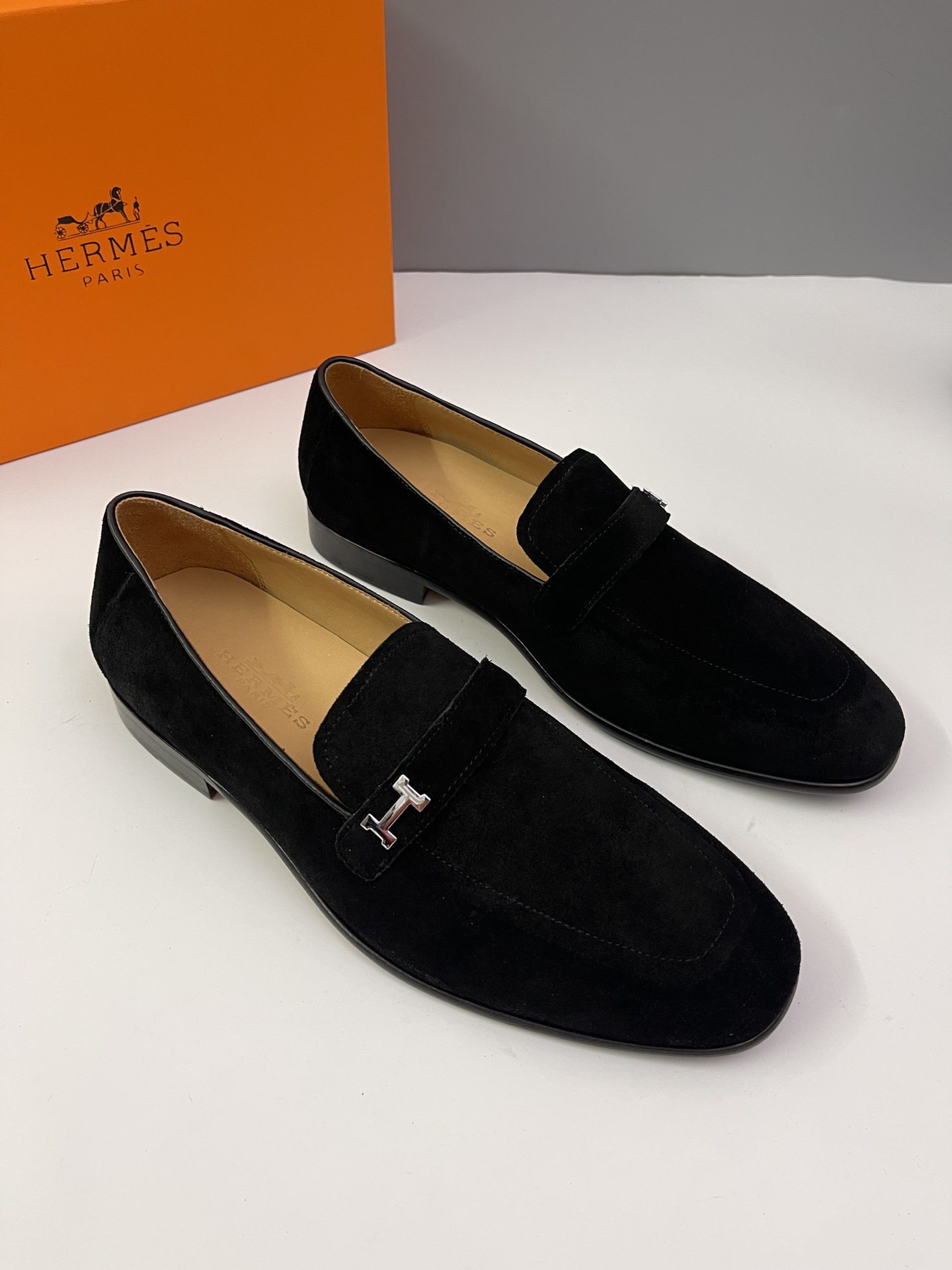 NO:279760,[HERMS] Hermes men's leather shoes, 1:1 top-level purchasing agent original quality, imported cowhide upper with top layer cowhide inner lining, original hardware, customized original genuine leather sole, create your highlights starting from the shoes, with code 38-46 (38.45.46 custom made without return or exchange),,, hermes, hermes, cowhide, Leather soles19860909批【HERMS】爱玛仕男士皮鞋,1:1顶级代购原单品质,鞋面进口牛皮配头层牛皮内里,原版五金,订制原版真皮大底,创造你的亮点从鞋开始,配码38-46（38.45.46订做不退换）,,,hermes,hermes,cowhide,Leather soles,Men's shoes