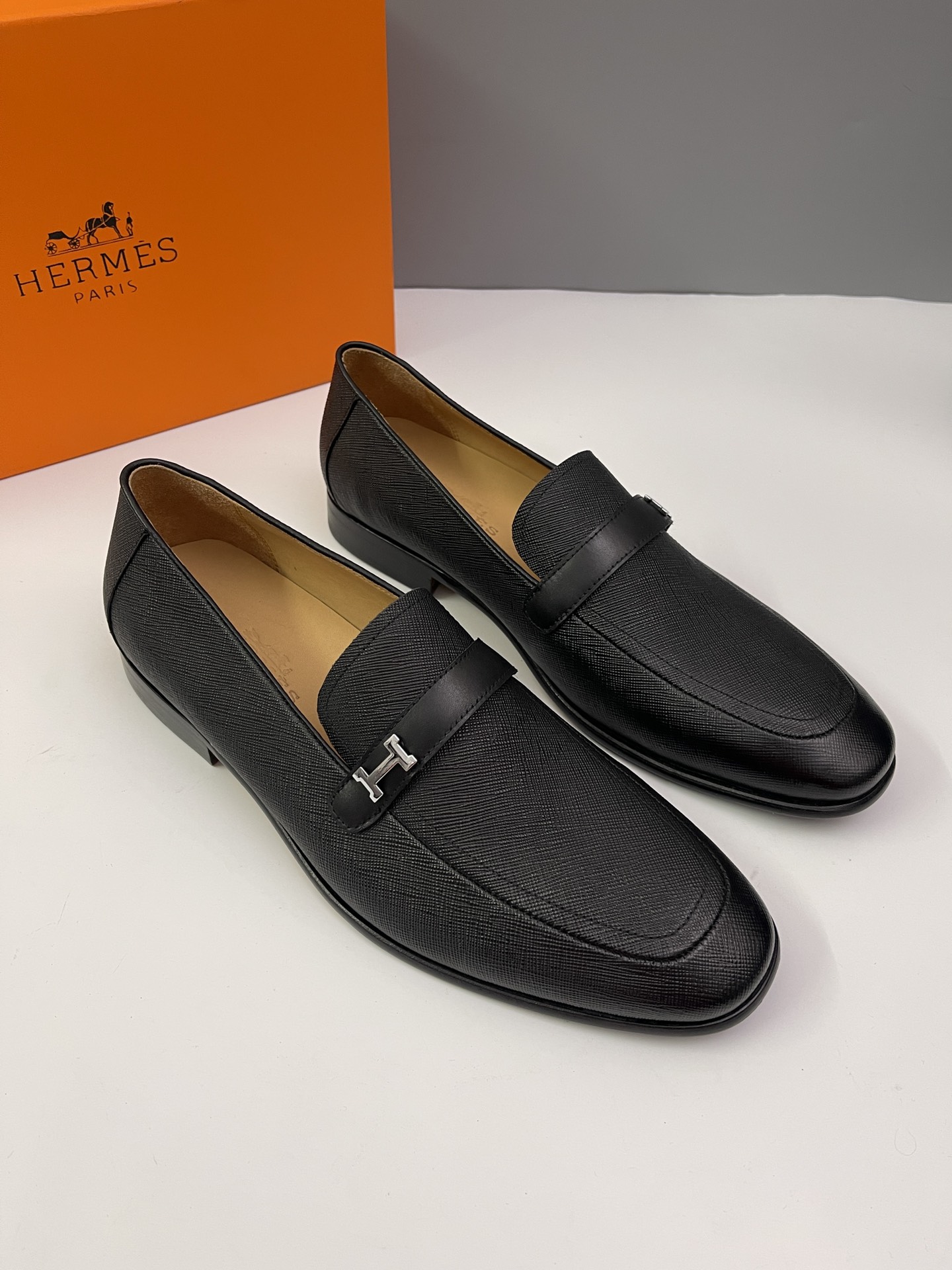 NO:279764,[HERMS] Hermes men's leather shoes, 1:1 top-level purchasing agent original quality, imported cowhide with top layer cowhide inner lining, original hardware, customized original genuine leather sole, create your highlights starting from the shoes, with code 38-46 (38.45.46 customized without return, hermes, hermes, cowhide, Leather soles19860909批【HERMS】爱玛仕男士皮鞋,1:1顶级代购原单品质,鞋面进口牛皮配头层牛皮内里,原版五金,订制原版真皮大底,创造你的亮点从鞋开始,配码38-46（38.45.46订做不退换,,hermes,hermes,cowhide,Leather soles,Men's shoes