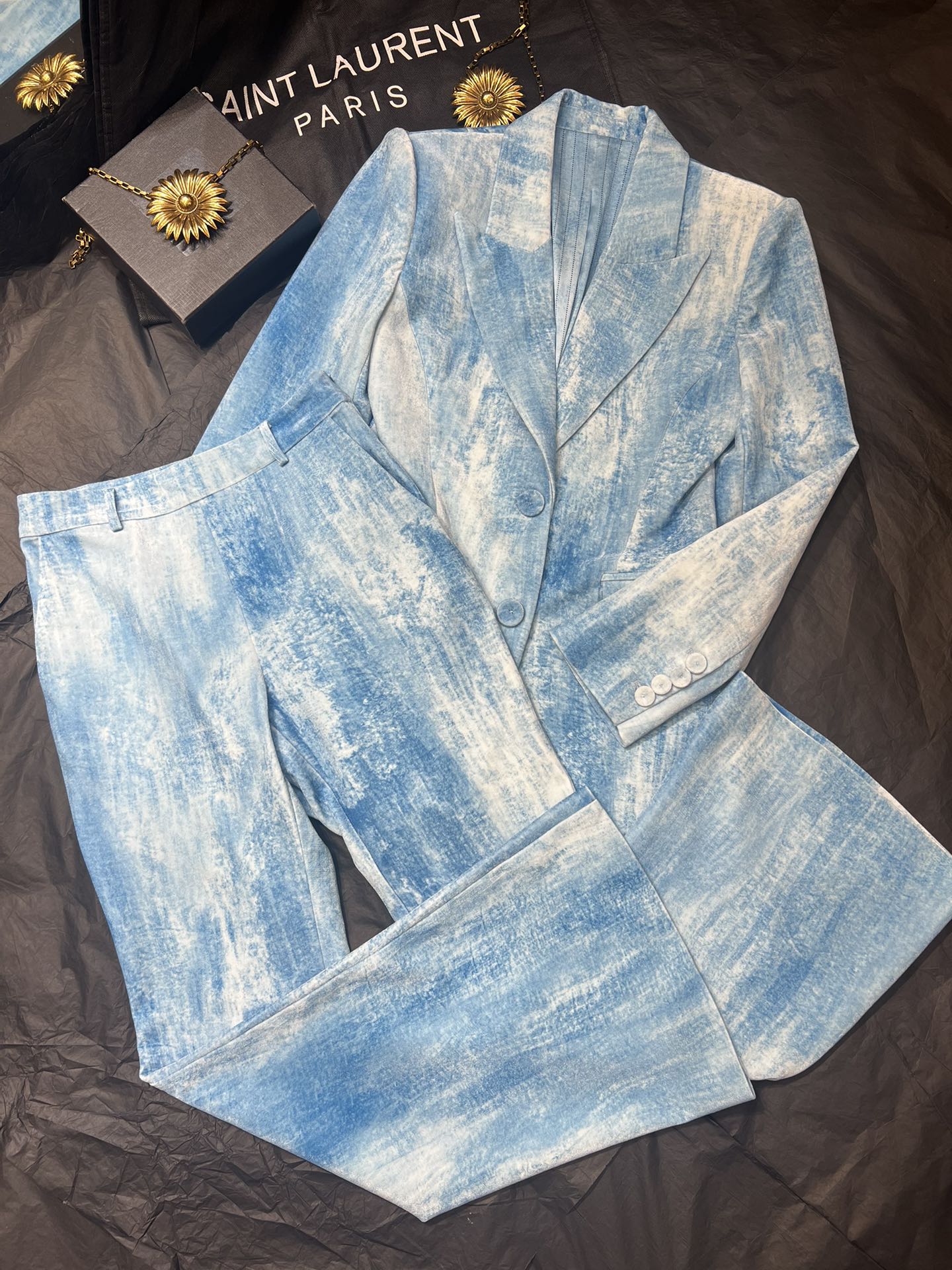 Elegant Customized Suit Collection by Ermanno Scervino: Luxurious Velvet and Crafted Details - 图片 5