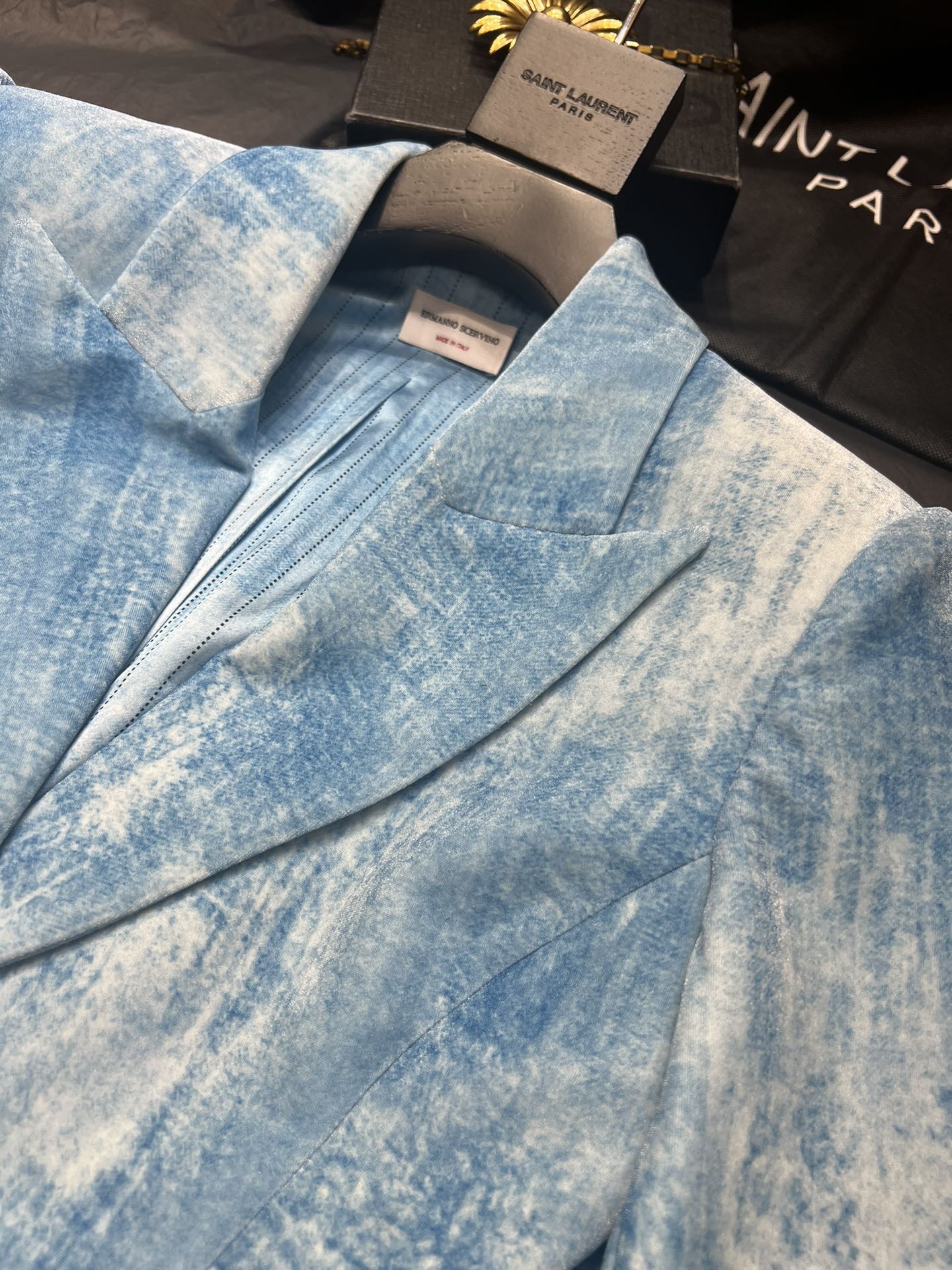 Elegant Customized Suit Collection by Ermanno Scervino: Luxurious Velvet and Crafted Details - 图片 3