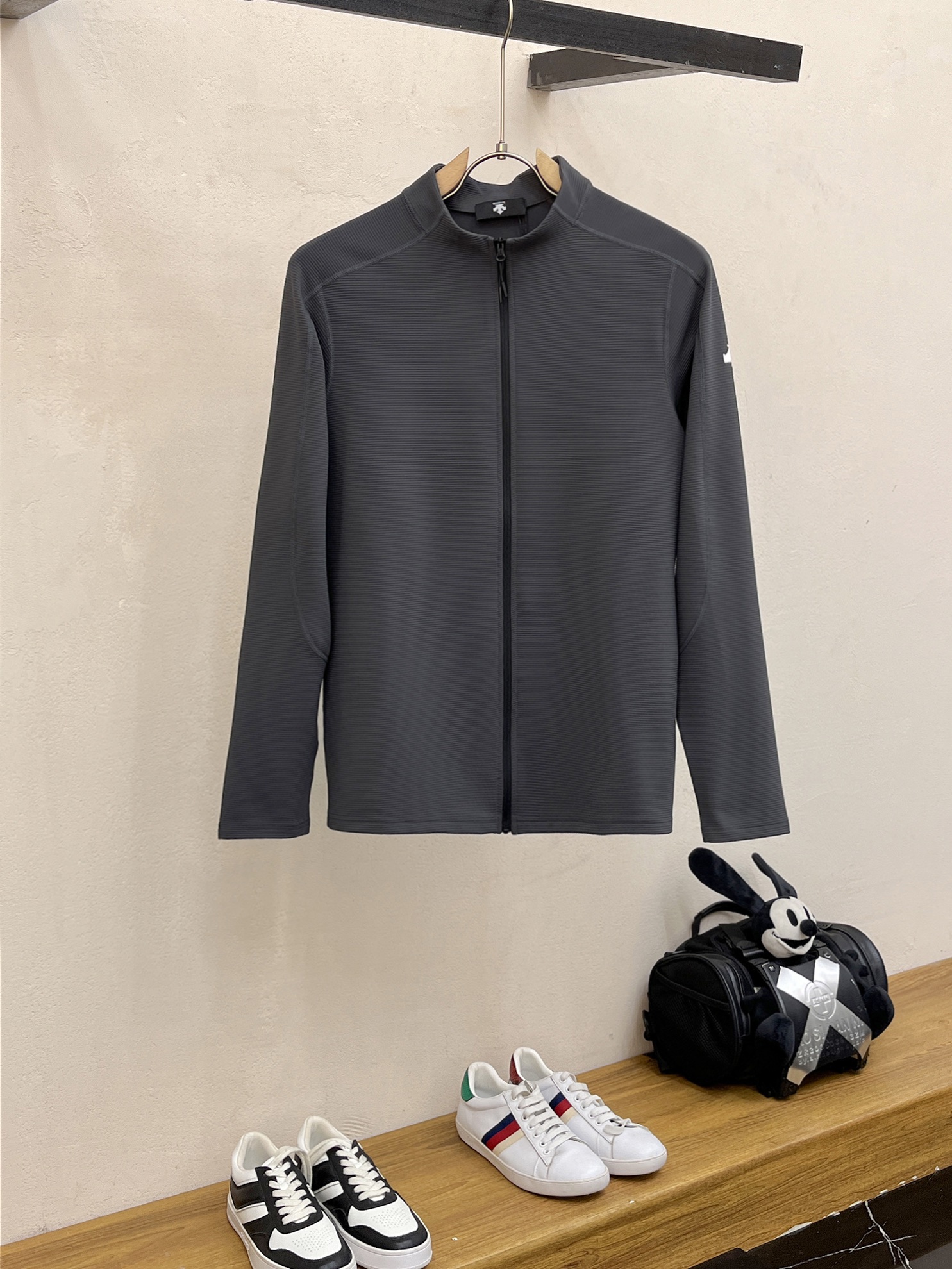 NO:540247,DESCENTE [Original development same fabric] [25 new products and same style] Jacket Men and Women Couples Fashionable Casual Sports Outdoor Running Speed ​​Dryer Autumn Half-high neck zipper stand collar Fashionable casual comfortable long sleeve T-shirt for men Size M-3XL,,jackets & coats,tees,t-shirt,alexander wang19860909迪桑特（DESCENTE）【原版开发同款面料】【25新品商场同款】外套男女情侣款时尚休闲运动户外跑步速干衣 秋季半高领拉链立领时尚休闲舒适长袖T恤男士 尺码M-3XL,,jackets & coats,tees，t-shirt,alexander wang,Men's clothing