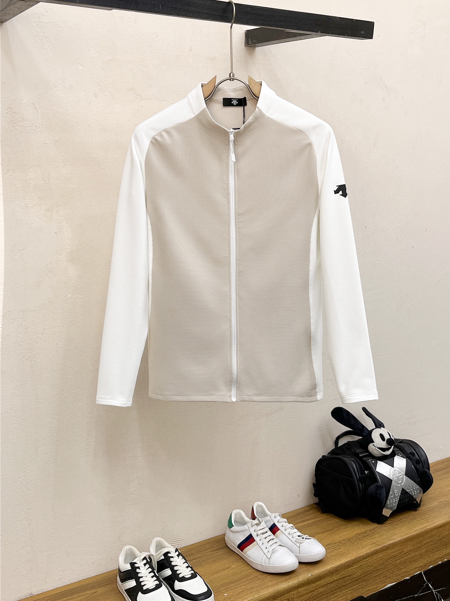 NO:645518,DESCENTE [Original development of the same fabric] [25 new products of the same style in the mall] Jackets for men and women, couples, fashionable casual sports outdoor running quick-drying clothes, autumn half-high collar, zipper stand collar, fashionable, casual and comfortable long-sleeved T-shirt for men, size M-3XL,, jackets & coats, tees, t-shirt, alexander wang19860909迪桑特（DESCENTE）【原版开发同款面料】【25新品商场同款】外套男女情侣款时尚休闲运动户外跑步速干衣 秋季半高领拉链立领时尚休闲舒适长袖T恤男士 尺码M-3XL,,jackets & coats,tees，t-shirt,alexander wang,Men's clothing