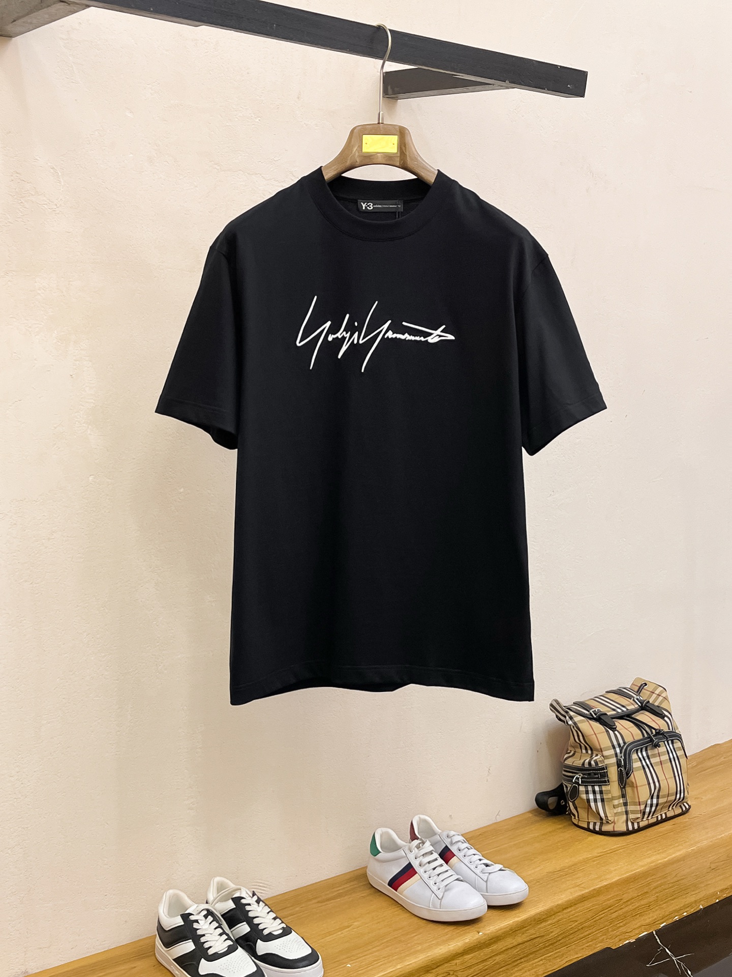 NO:134845,Y-3 Spring and Summer New First-Open Counter Latest Short-sleeved Round Neck T-shirt High-end Customized Design Avant-garde and Fashionable!  Brand logo heavy craft design, high-end customized mercerated long cotton fabric, soft feel, comfortable to wear, exquisite counter-level car line, fine workmanship, invincible and handsome upper body effect!  A must-have item for handsome men!  Color black white Number M-3XL, T-shirt,tees,t-shirt,alexander wang19860909Y-3 春夏新款首发专柜最新款短袖圆领T恤 高端订制 设计前卫时尚！品牌logo重工艺设计 高端定制丝光长绒棉面料.手感柔软.穿着舒适.专柜级别精致车线.做工精细.上身效果无敌帅气！型男必备单品！ 颜色黑色 白色 码数M-3XL,,T-shirt,tees，t-shirt,alexander wang,Men's clothing